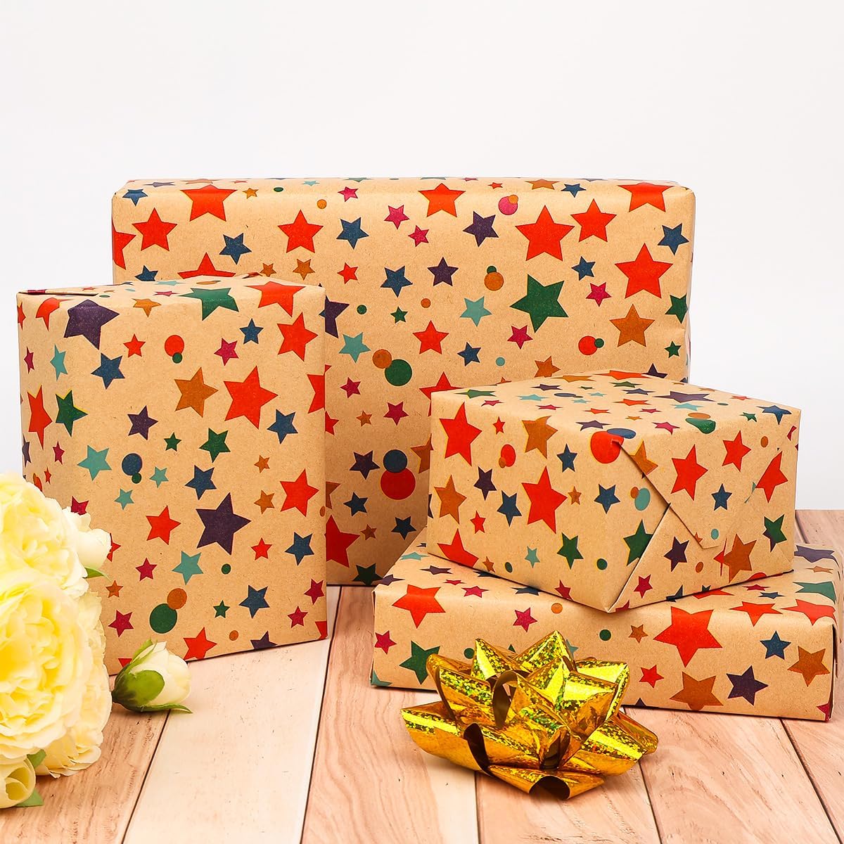 Detalle de HBell Stars Wrapping Paper Roll (43cm x 10m) – Colourful Star Kraft Gift Wrap