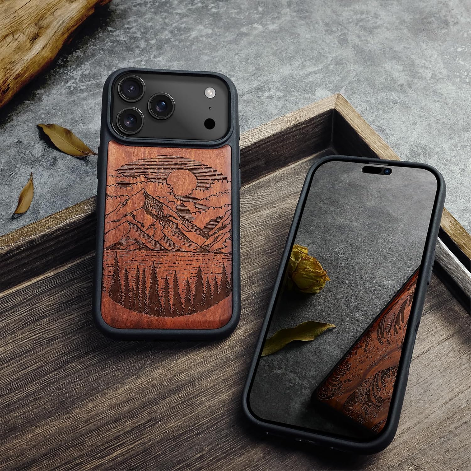 Detalle de Carveit Wood Case for iPhone 17 Pro Max, Alpine Lakes Engraved Design