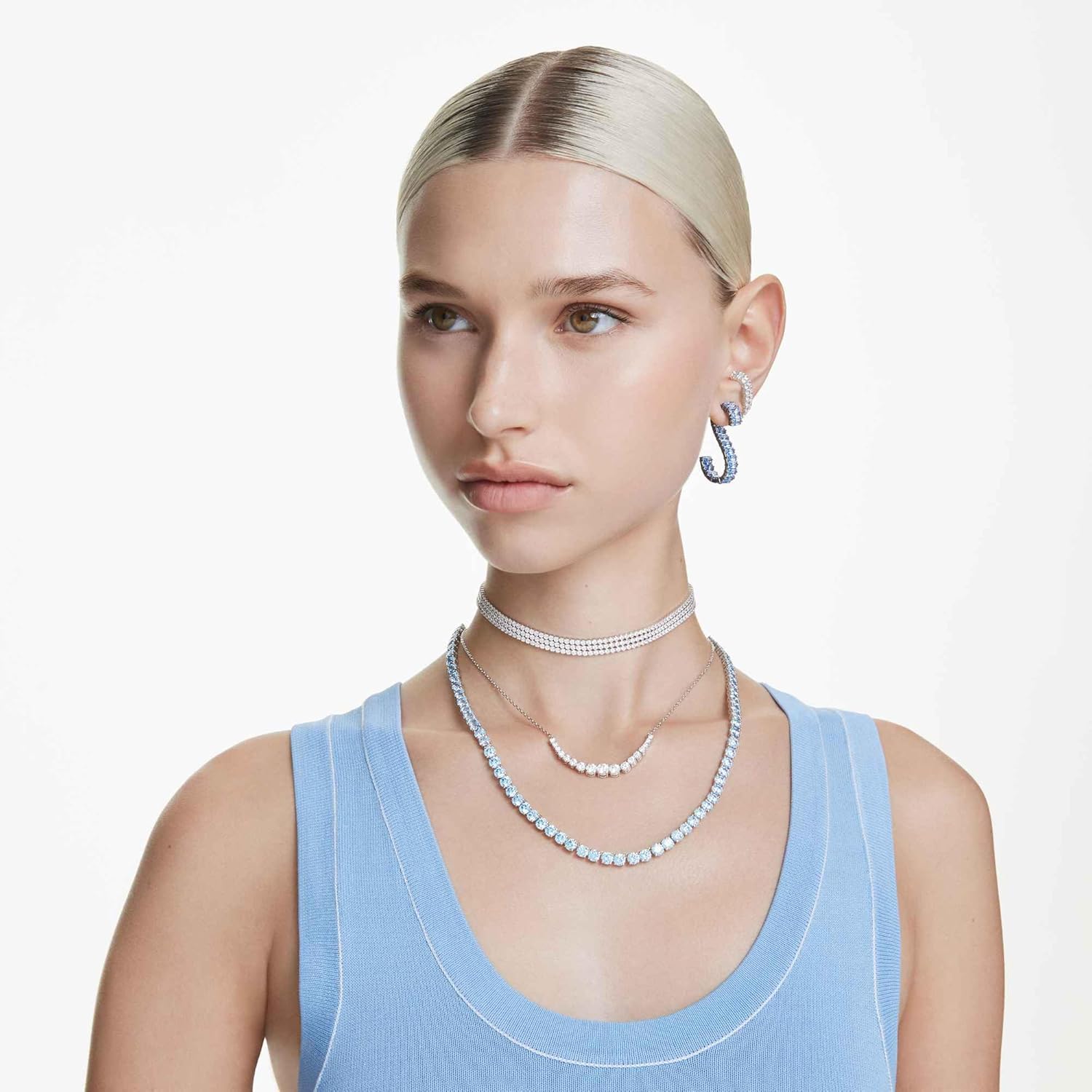 Detalle de Swarovski Matrix Collection rhodium-finished necklace with clear round-cut crystals