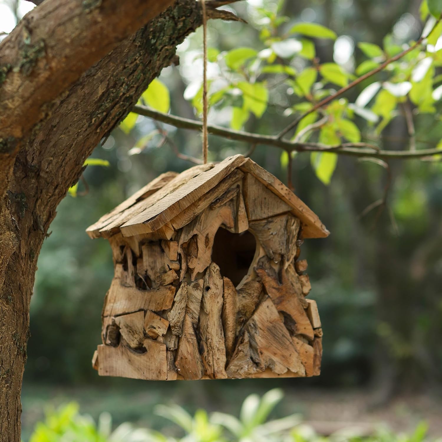 Detalle de Wood Birdhouse with 2.36-Inch Heart-Shaped Entry