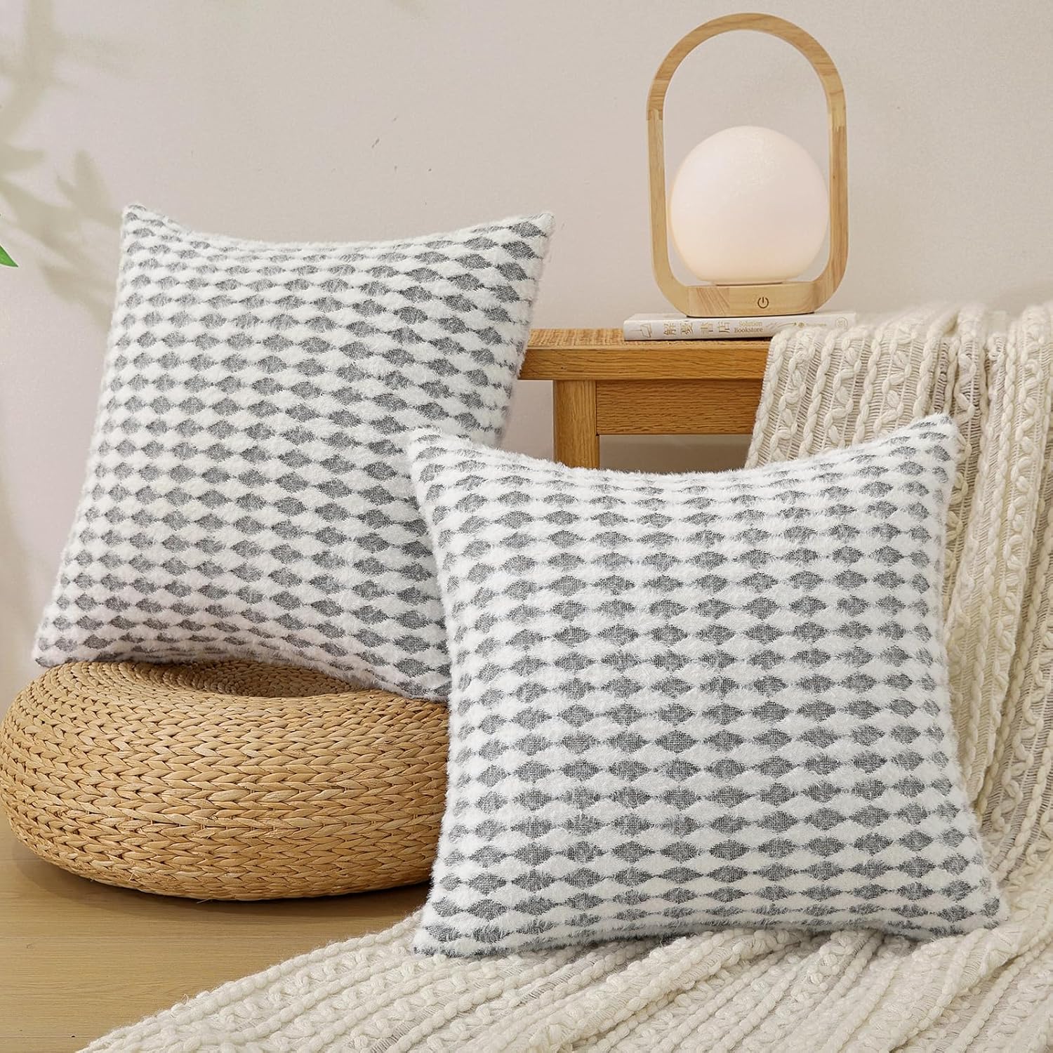 Detalle 2 de Ystyle Lot de 2 Housse Coussin 60x60 en Chenille avec motif Diamant – Gris Fumé