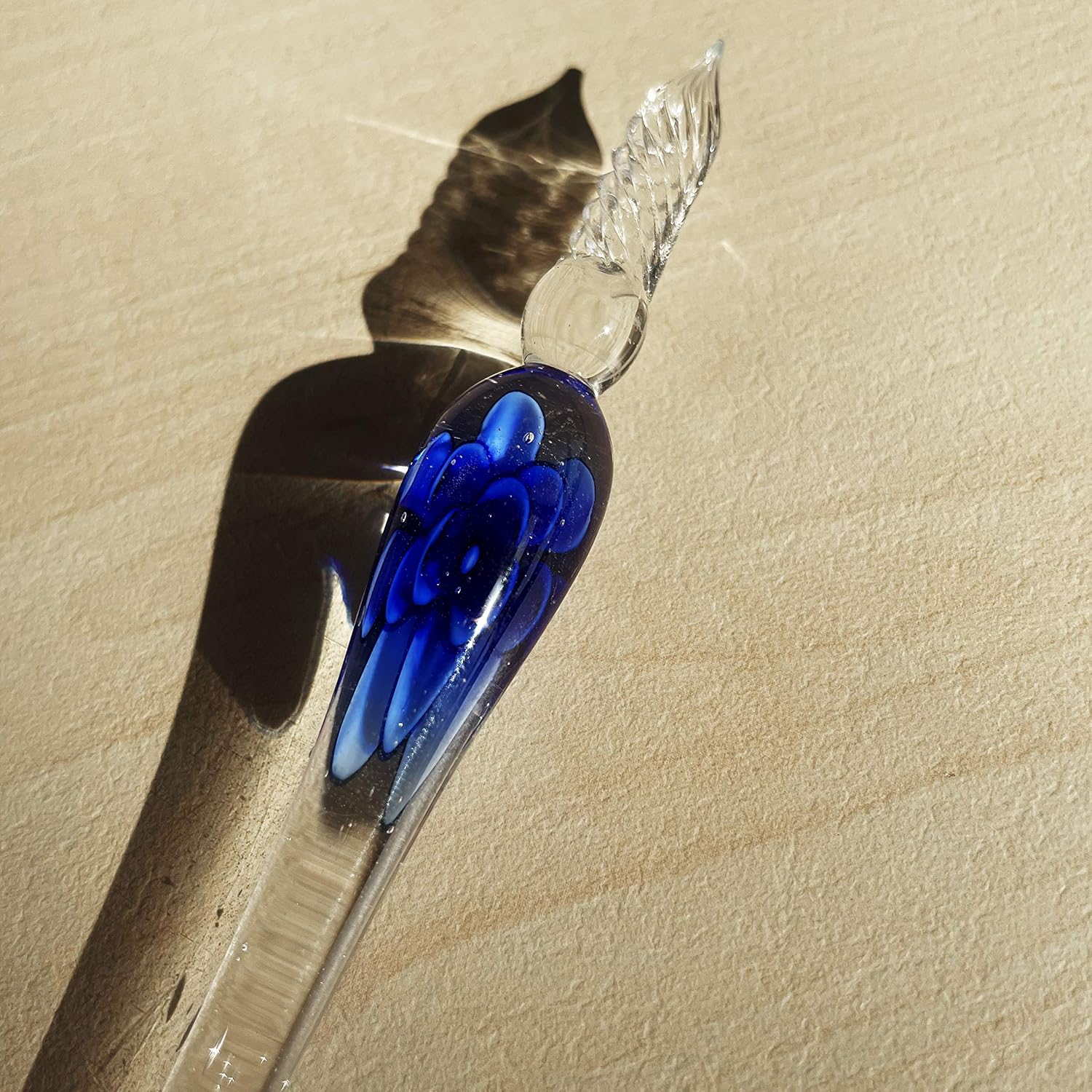 Detalle de EACHHAHA Glass Dip Pen – Crystal Blue Flower 3‑Piece Set