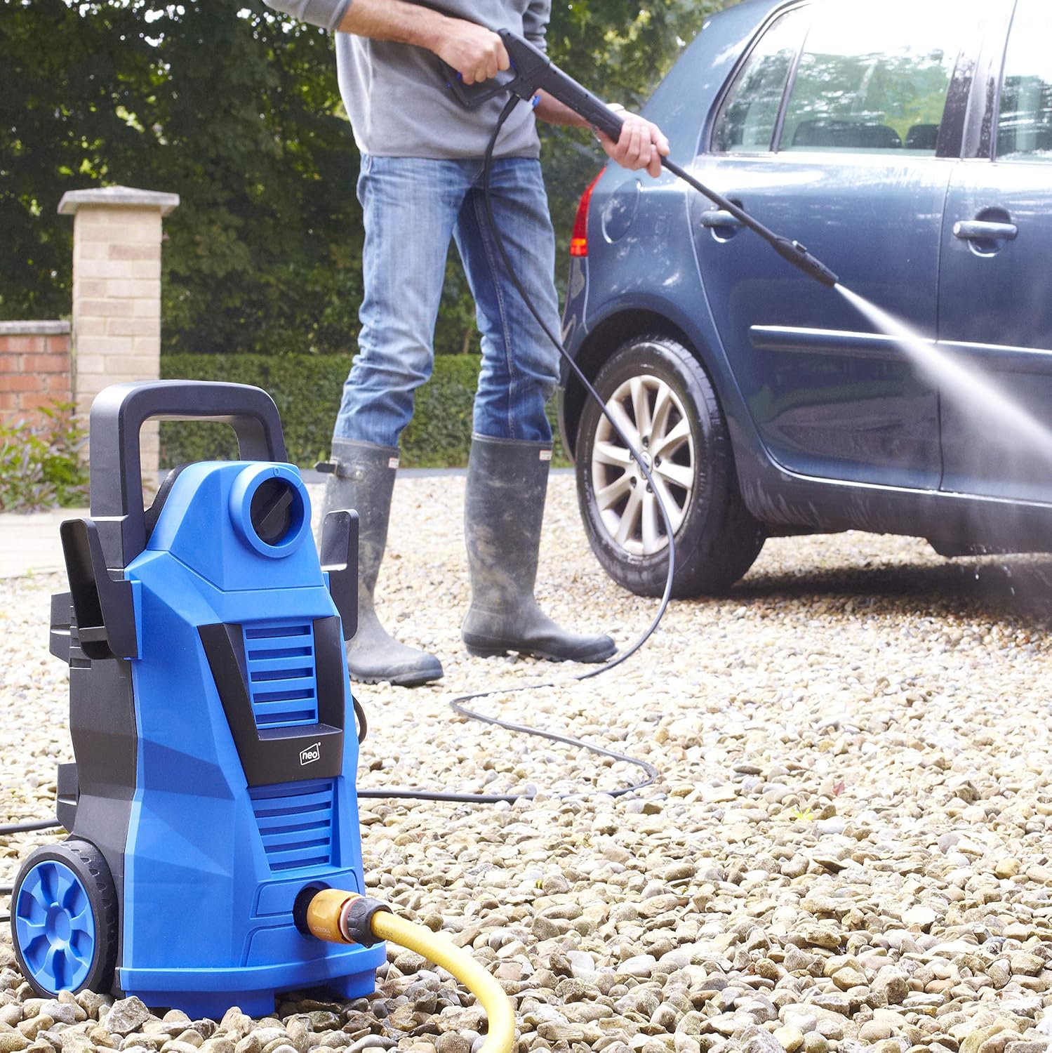Detalle de Neo® Electric High Pressure Washer 110 Bar: Versatile Cleaning Power for Home, Car and More