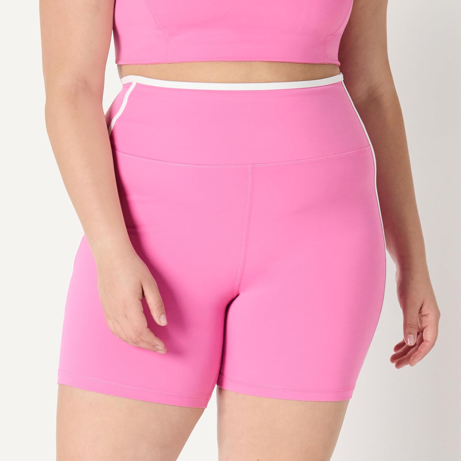 Thumbnail 5 de Amazon Essentials Damen sportliche FormFlex Radlerhose mit Taschen & hoher Taille (17,8 cm Beininnenlänge)