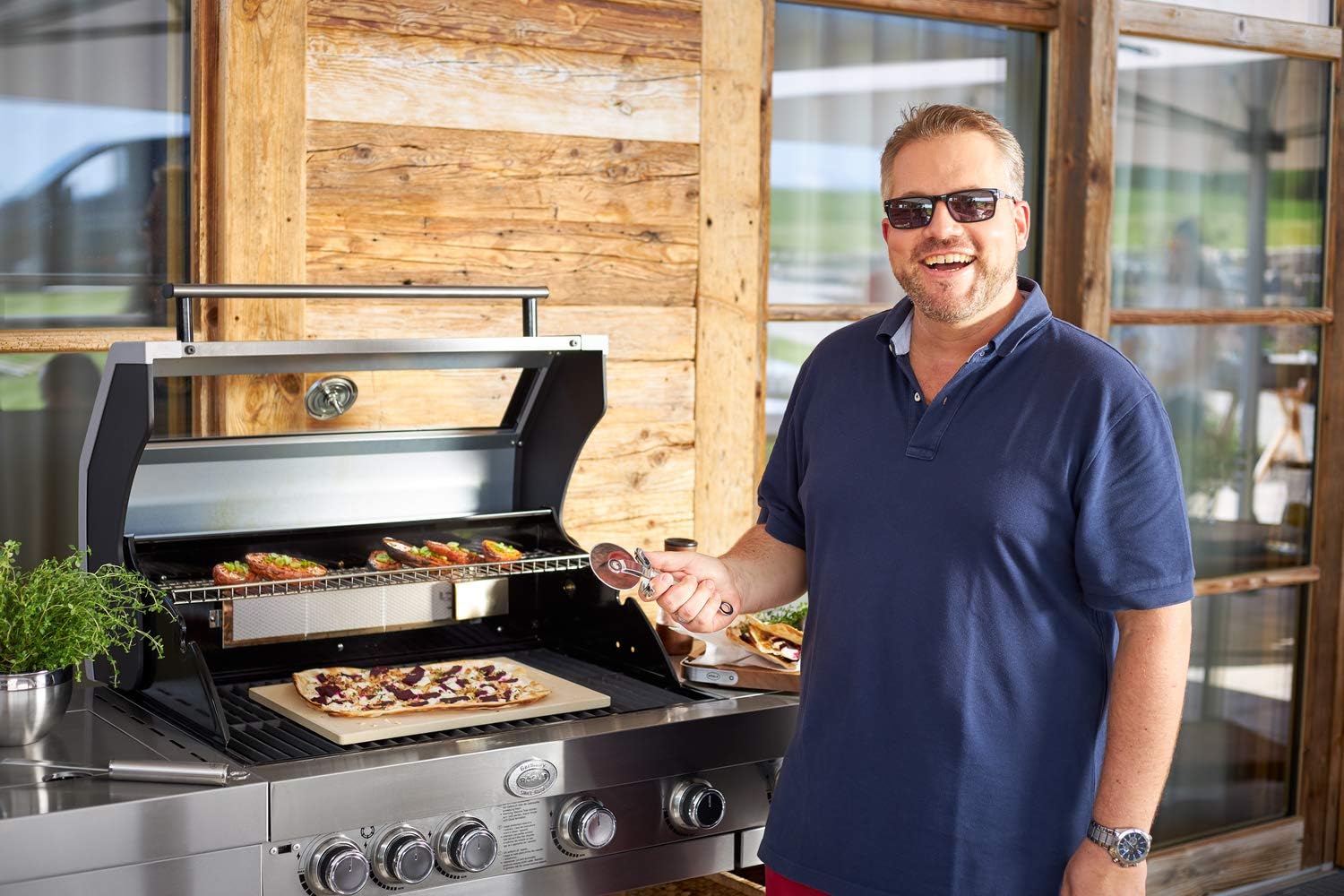 Detalle 1 de RÖSLE Pizza- und Flammkuchenschneider – hochwertig, stabil und hygienisch aus Edelstahl 18/10