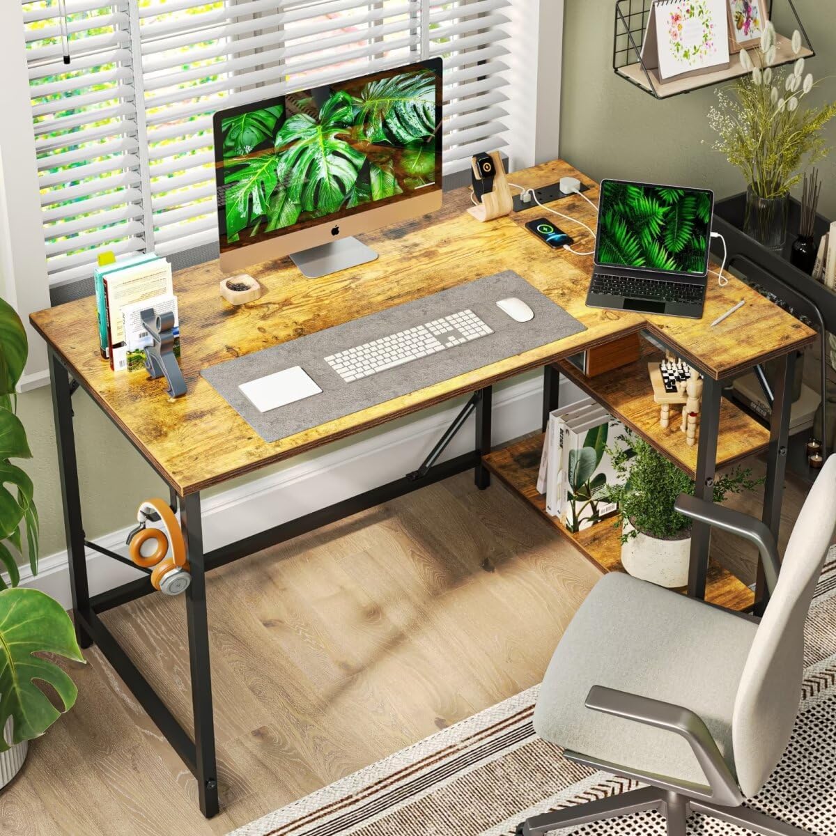 Detalle de DOMSHOCT 120 x 70cm Corner L-shaped computer desk with power outlets and reversible storage shelves (Rustic Brown)