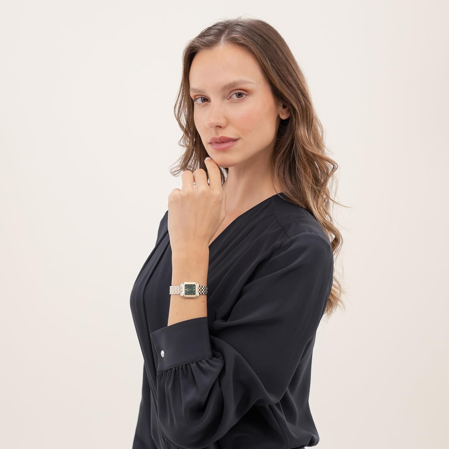 Detalle de BOSS Mae Petite Two Hand Quartz Watch for Women with Two-Tone Stainless Steel Bracelet