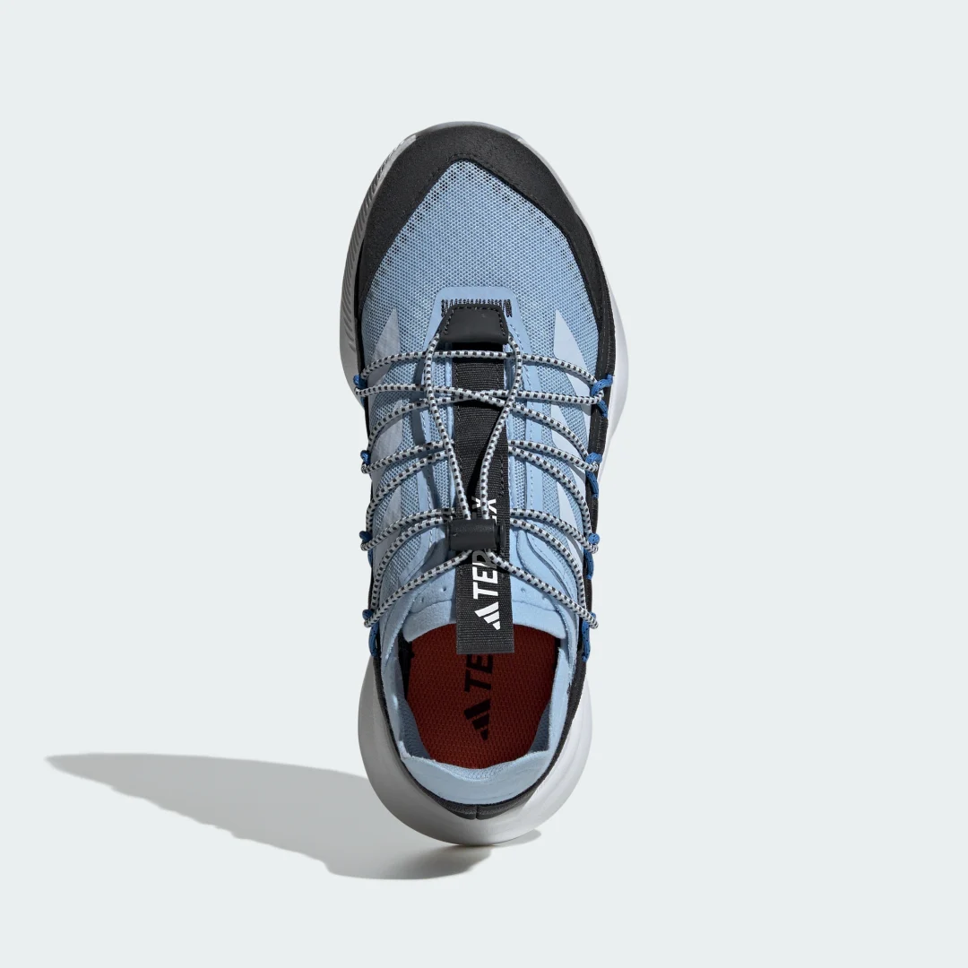 Detalle 2 de Adidas Terrex Voyager 21 Travel en azul – zapatilla versátil para viajes