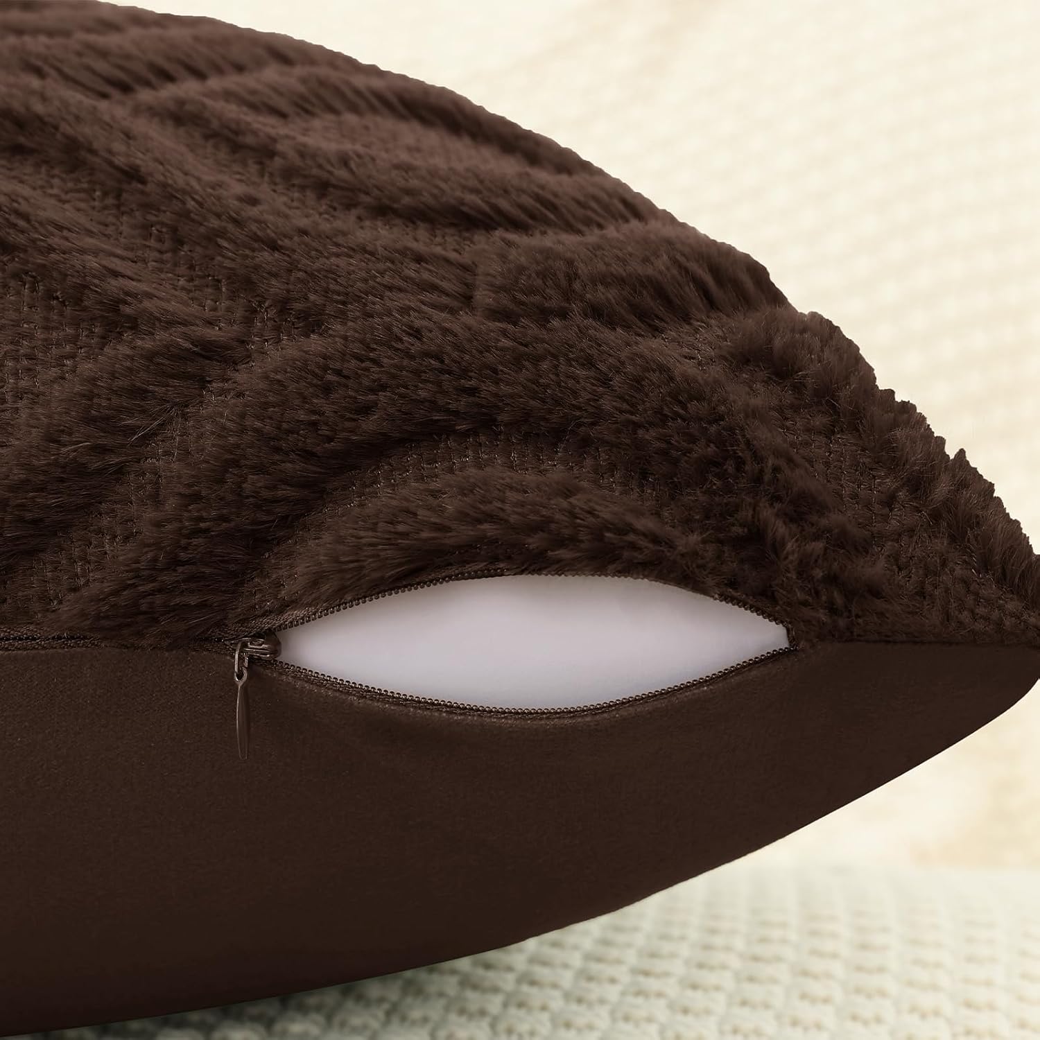 Detalle de decorUhome 18x18 Faux Fur Throw Pillow Covers, Dark Brown, Set of 2