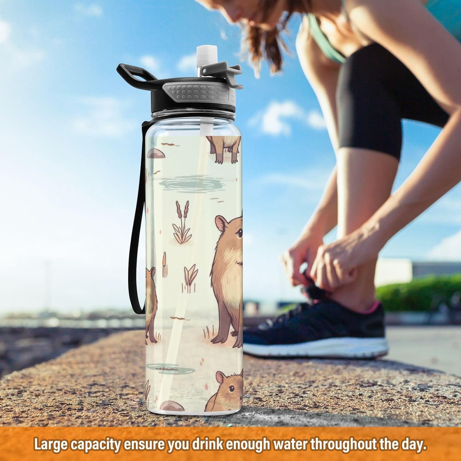 Detalle de Capybara Friends Water Bottle with Straw 1 Litre — BPA Free Tritan, Easy-Clean & Portable