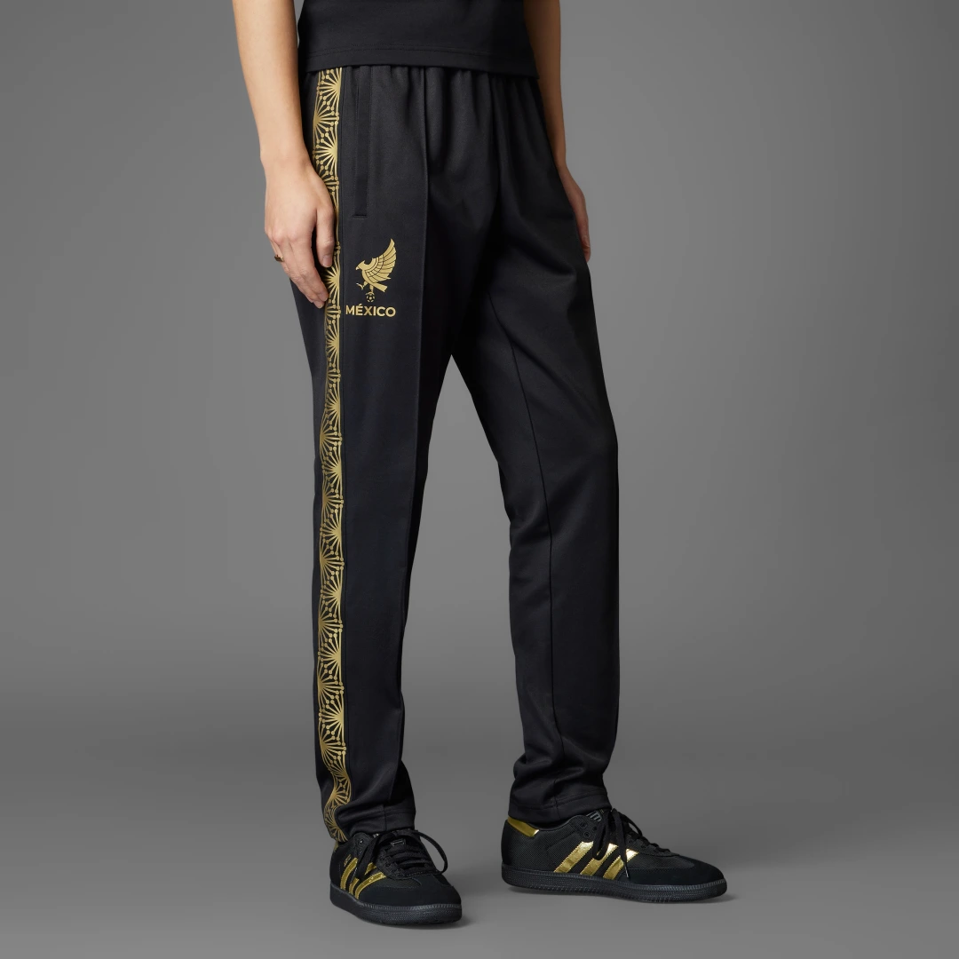 Detalle de Pantalón México Gold de Adidas — negro, cómodo y versátil para el día a día