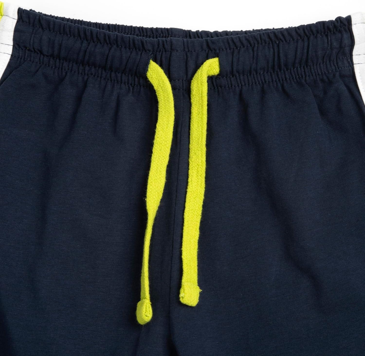 Detalle de Completo Bambino Chicco con T-Shirt e Pantaloncini in Morbido Tessuto: stile e comfort per i piccoli