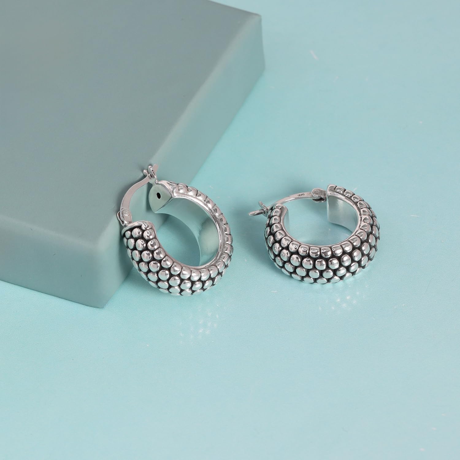 Detalle de LeCalla 925 Sterling Silber Bali-Stil Hoop Ohrringe – 20 mm, Click-Top, Antik Zwei-Ton