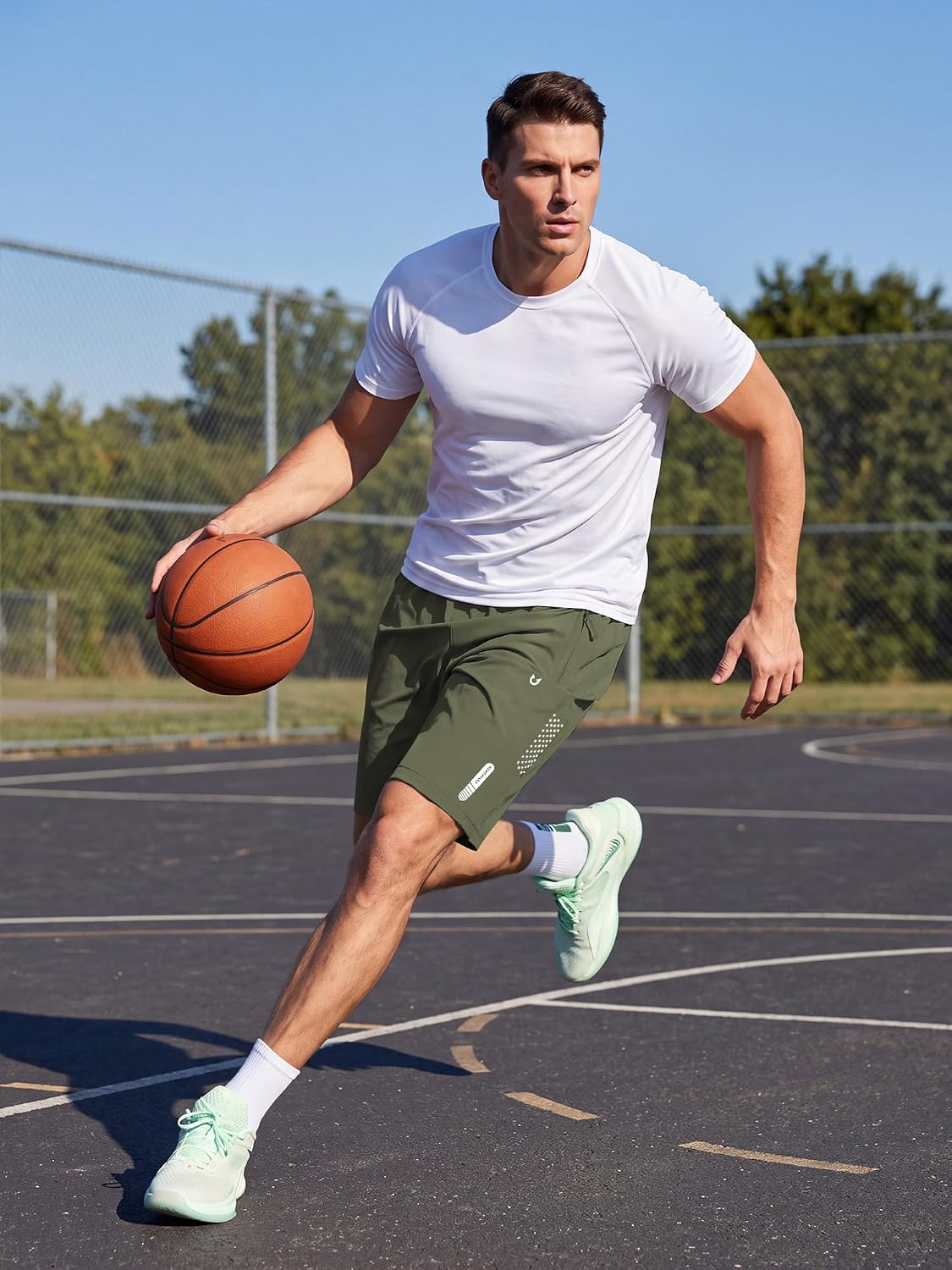 Detalle 2 de NORTHYARD Men's Athletic Running Shorts, 5", 7", or 9" Inseams, Zip Pockets