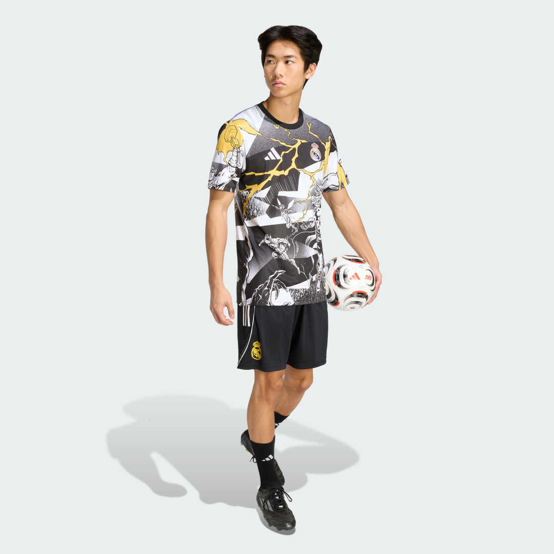 Detalle de Camiseta de calentamiento Adidas Real Madrid Avengers 25/26 – color Blanco