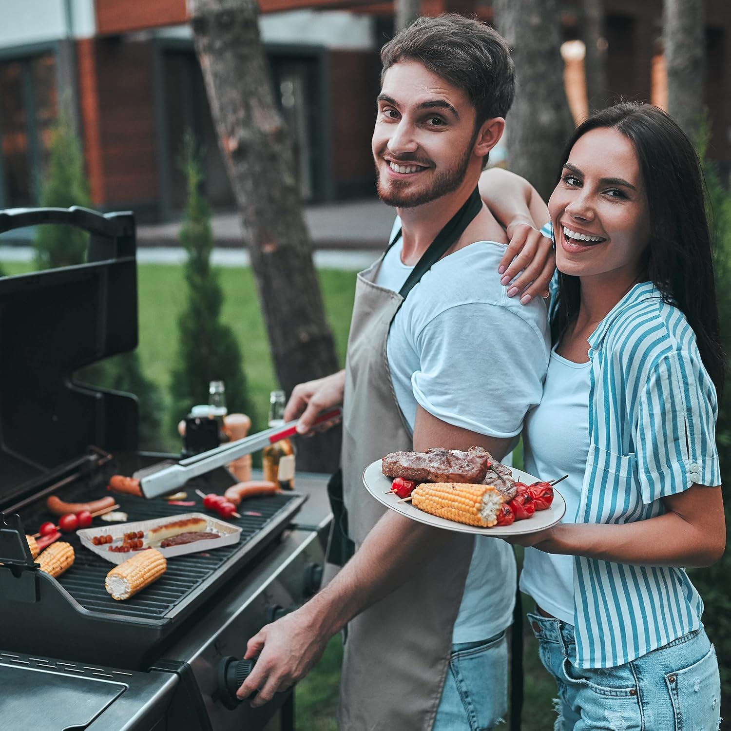 Detalle de Relaxdays Barquettes Alimentaires – Lot de 25 bars aluminium fond troué pour barbecue (34 × 22 cm, 3 cm, argenté)