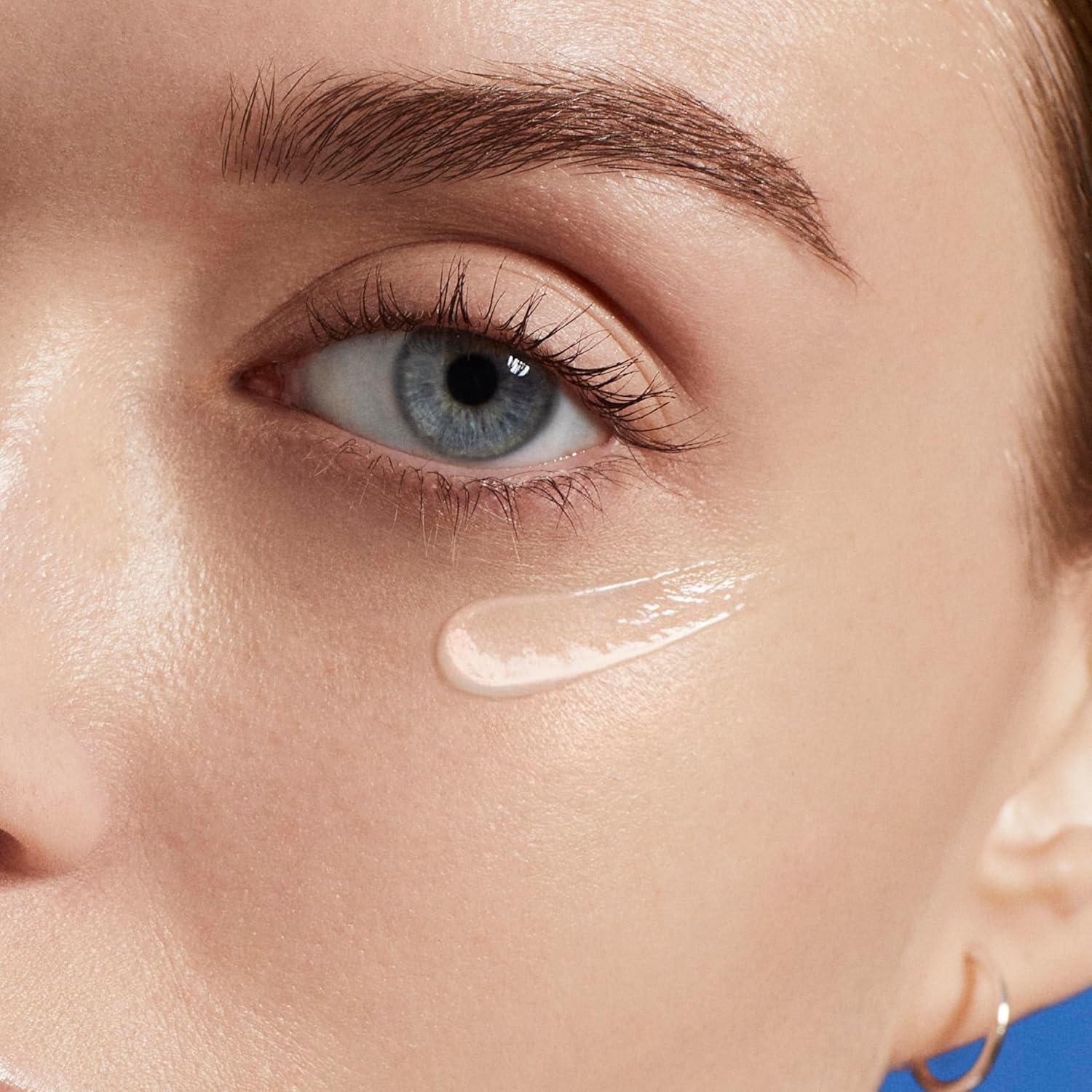 Thumbnail 3 de Biotherm Aquasource Total Eye Revitalizer Augencreme – kühlender Sofort-Effekt, Sakura-Blatt-Extrakt & Koffein (15 ml)