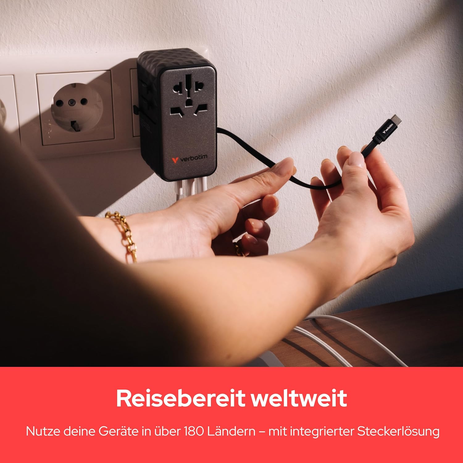 Thumbnail 3 de Verbatim GaN Universal Reiseadapter UTA-10 mit integriertem Kabel, 85 W und USB-A & 3 USB-C