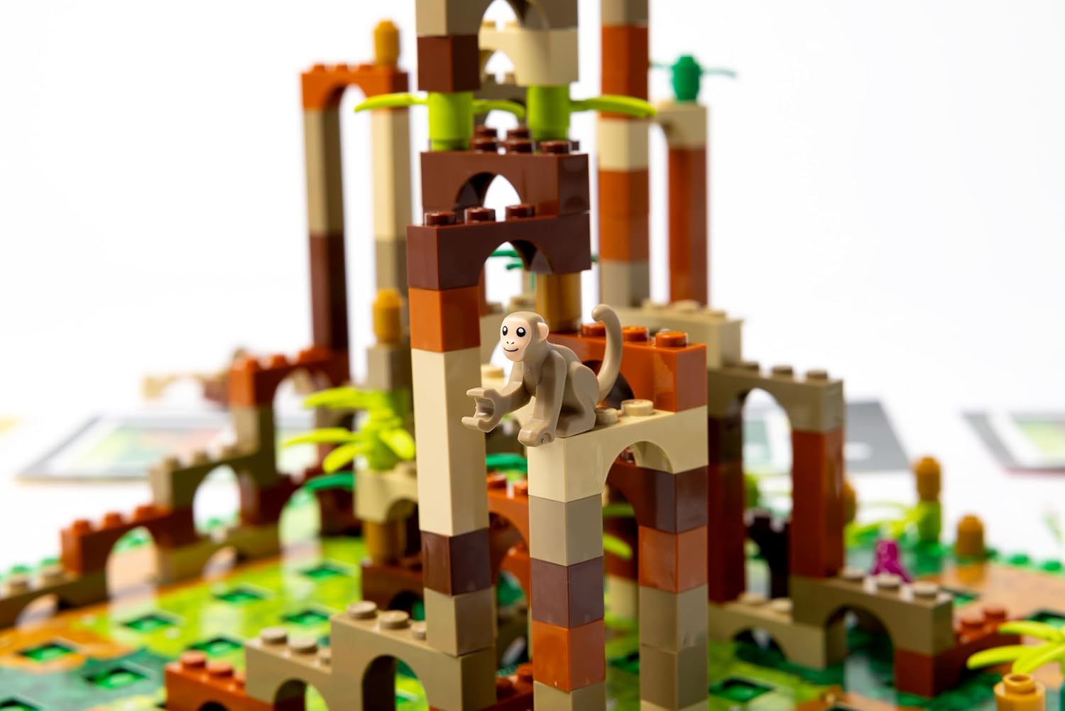 Detalle de Monkey Palace: Asmodee – A LEGO Board Game for Brick-by-Brick Victory