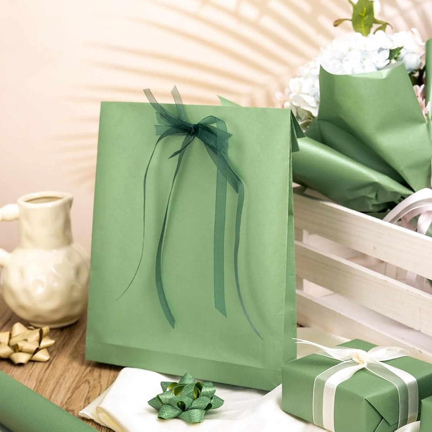 Thumbnail 2 de Wikadlik Geschenkpapierrolle Salbeigrün (43 cm x 10 m) mit Perlglanz – einfarbig für Weihnachten, Vatertag & Geburtstage