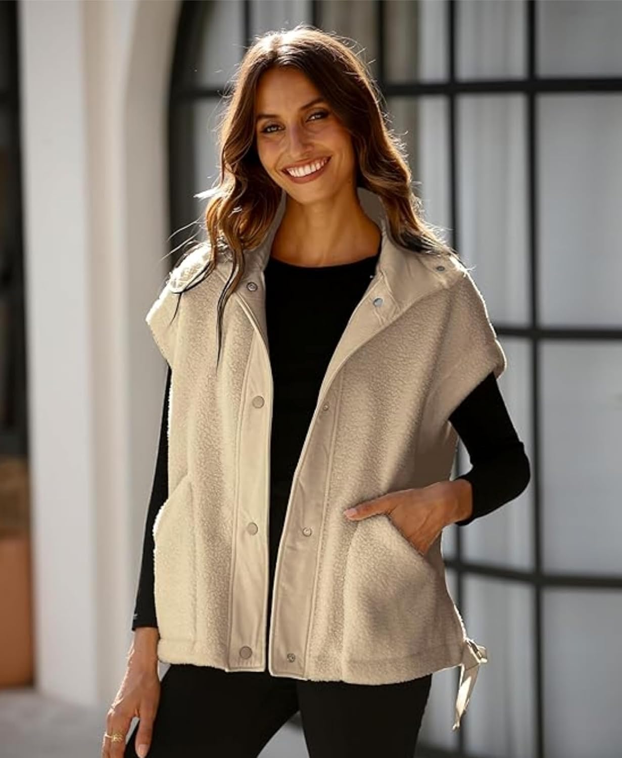 Detalle 2 de OPCAKM Women's Sherpa Fleece Vest with Button Front, Pockets and Drawstring Hem