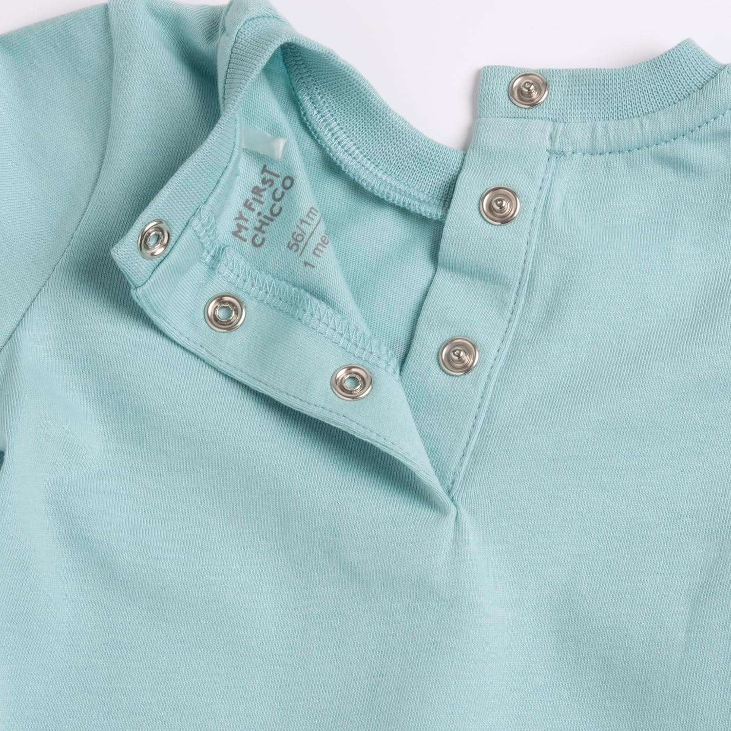 Detalle de Chicco Completo Neonato con T-Shirt e Pantaloncini in Morbido Tessuto – Design Italiano