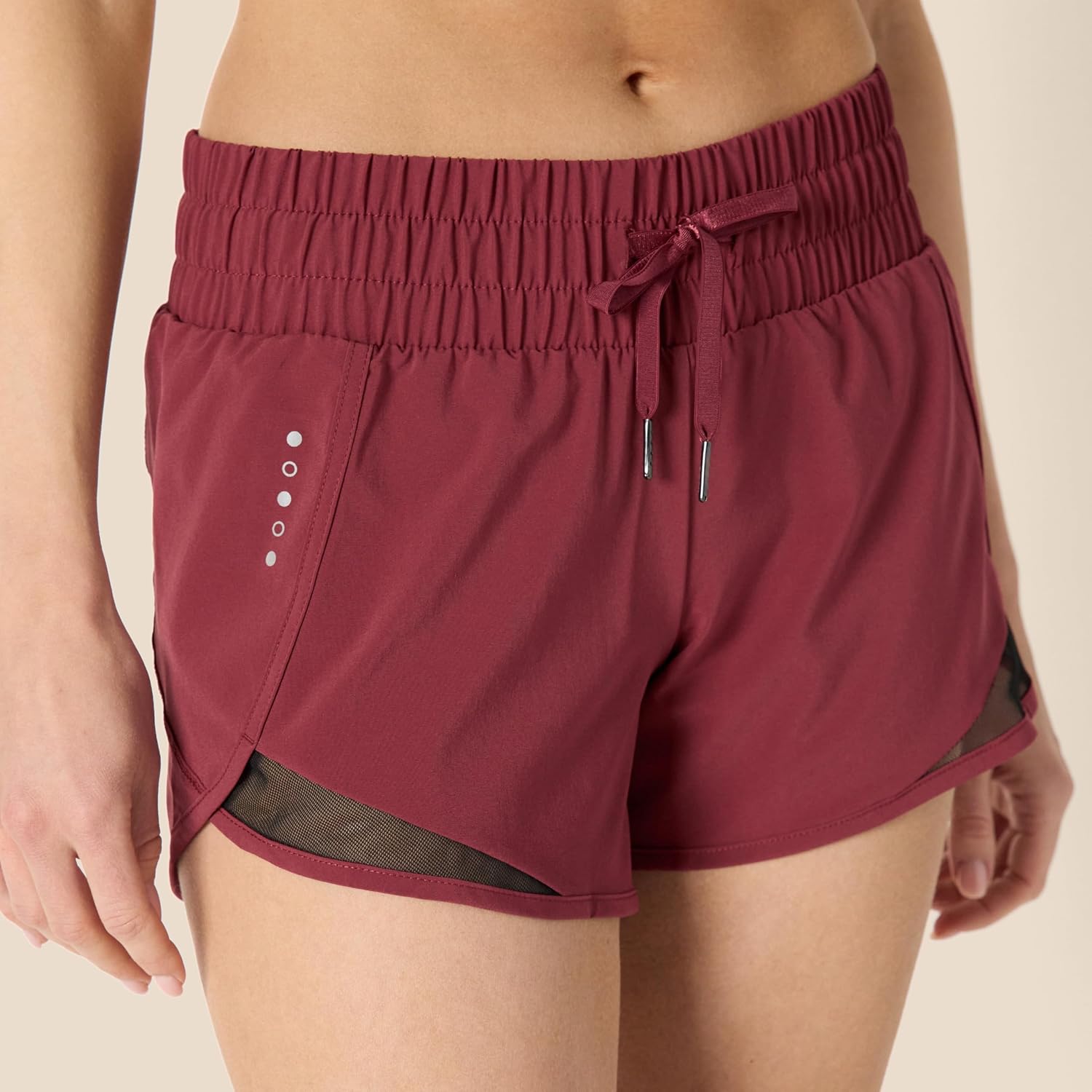 Detalle de Amazon Essentials Women's Regular-Fit Athletic Ruched Waistband Woven Running Shorts