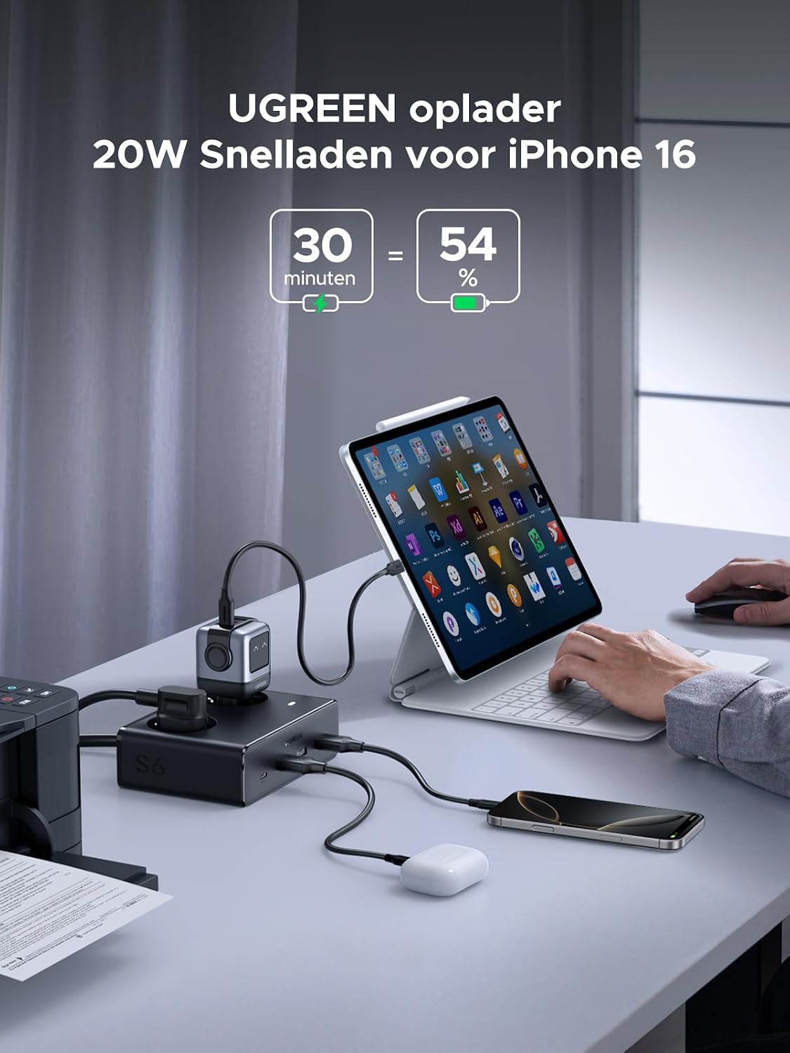 Detalle de UGREEN 6-in-1 stekkerdoos met 20W USB-C, schakelaar en overspanningsbeveiliging