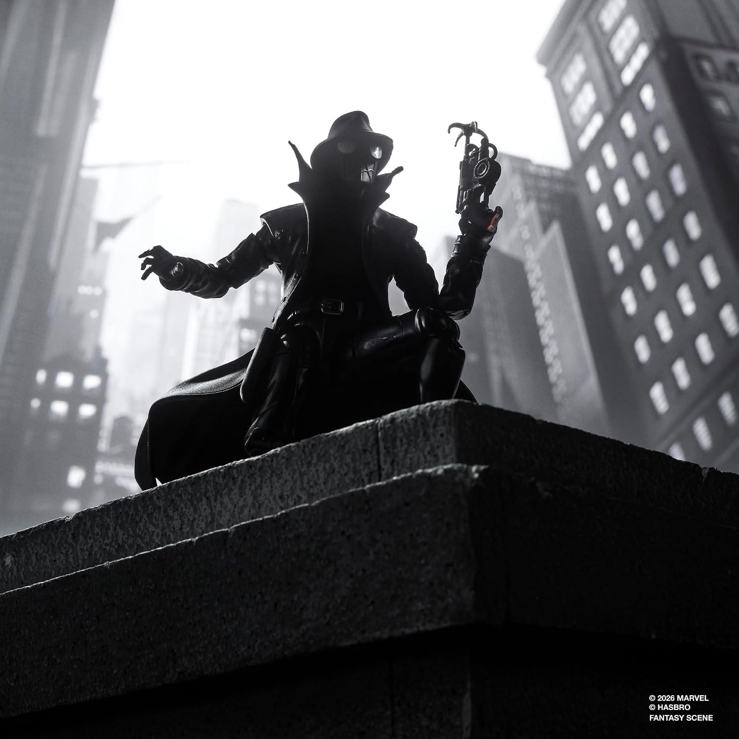 Detalle de Marvel Legends Spider-Man Noir G2094 – figurka 15 cm, 6 akcesoriów i karta retro