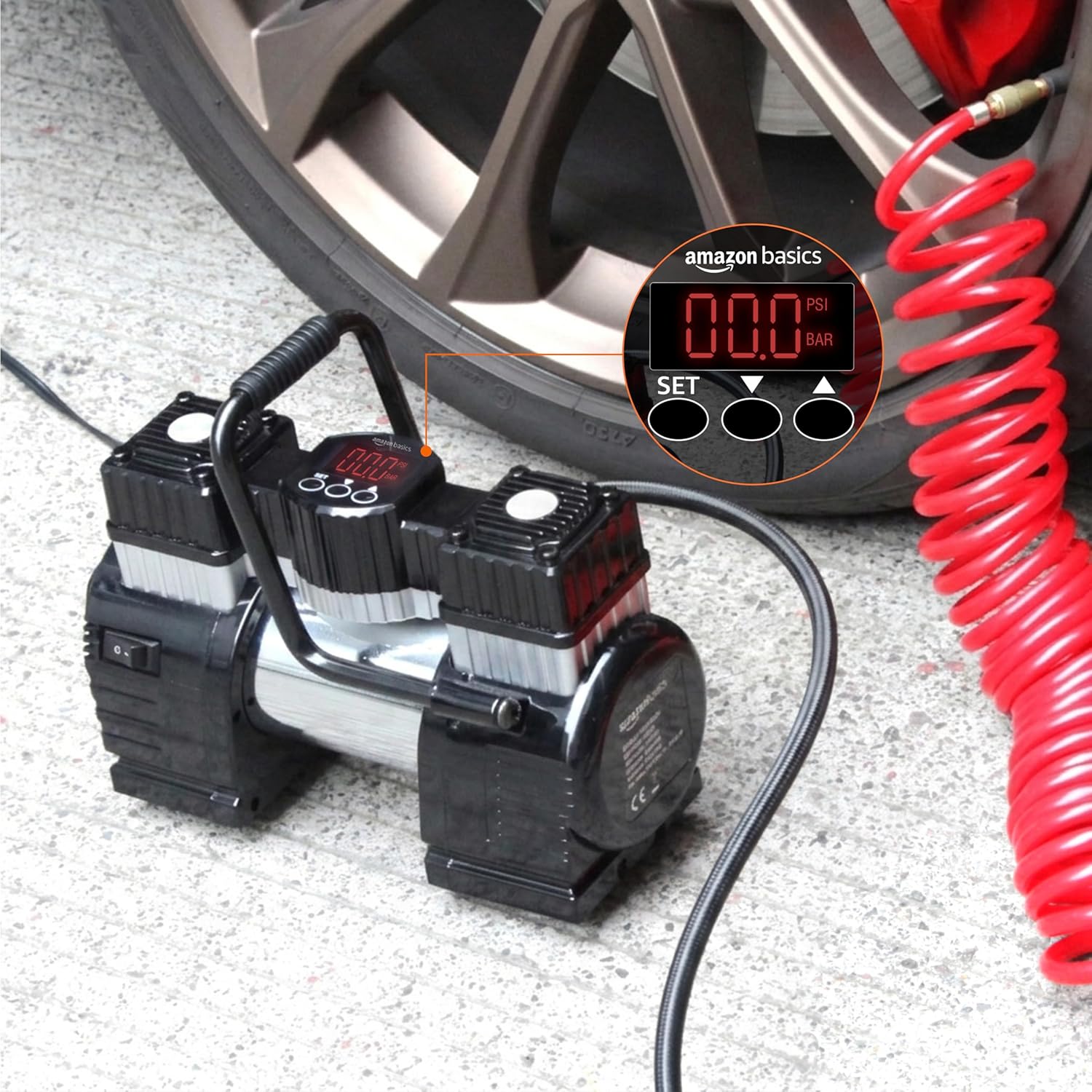 Thumbnail 2 de Amazon BasicsCompresseur d'air numérique portable avec pinces et étui - Noir/Rouge