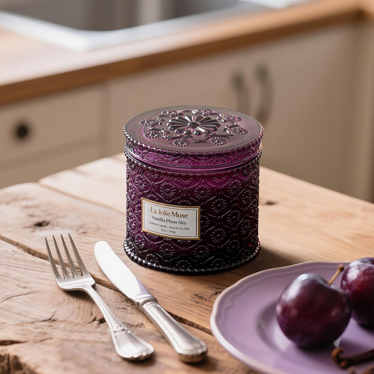 Detalle de La Jolie Muse Vanilla Plum Sky Candle 12oz