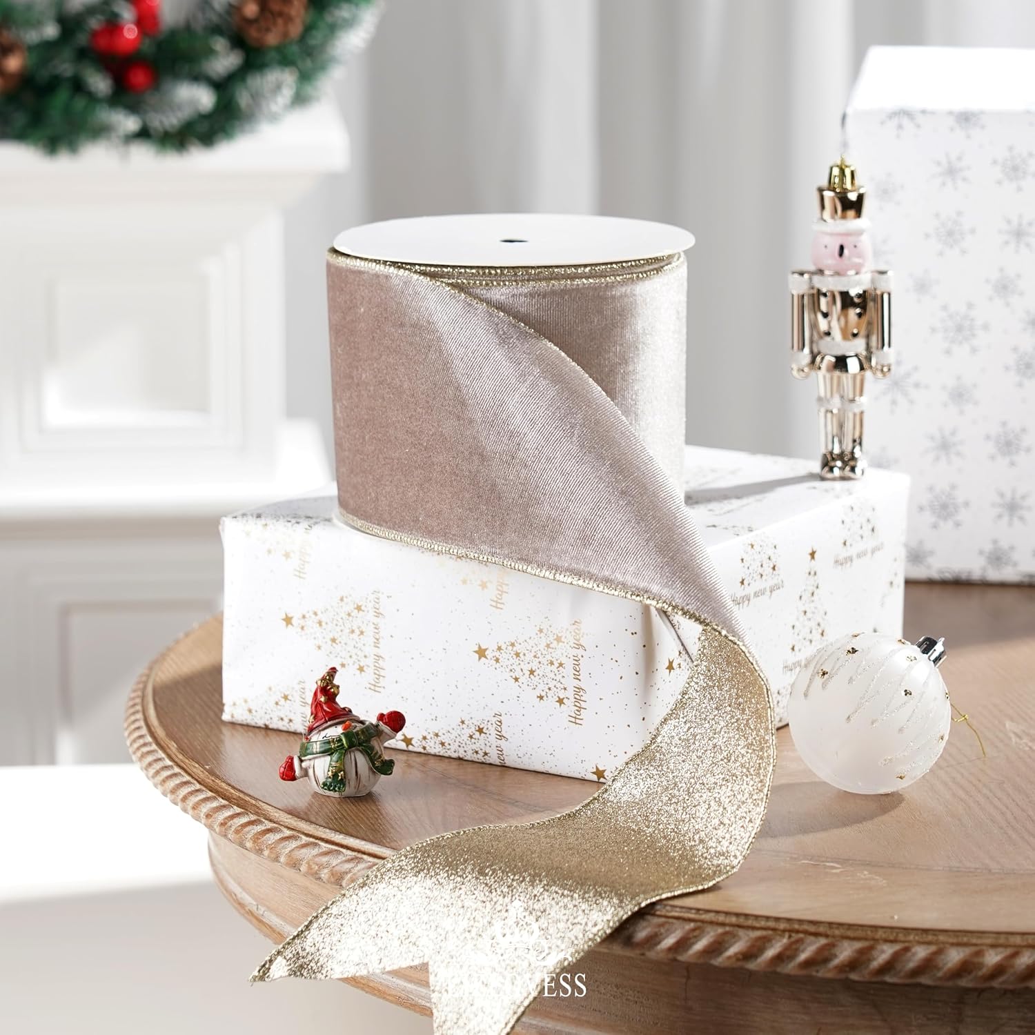 Detalle 1 de LIZLOVESS Taupe Velvet Wired Ribbon, 4-Inch, Gold Glitter Back, 10 Yards