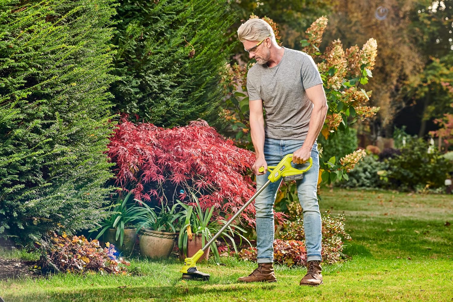 Detalle de Ryobi 18V ONE+ Cordless Grass Trimmer RY18LT23A-0 (23 cm) – Edge/Trim with EasyEdge, no battery or charger