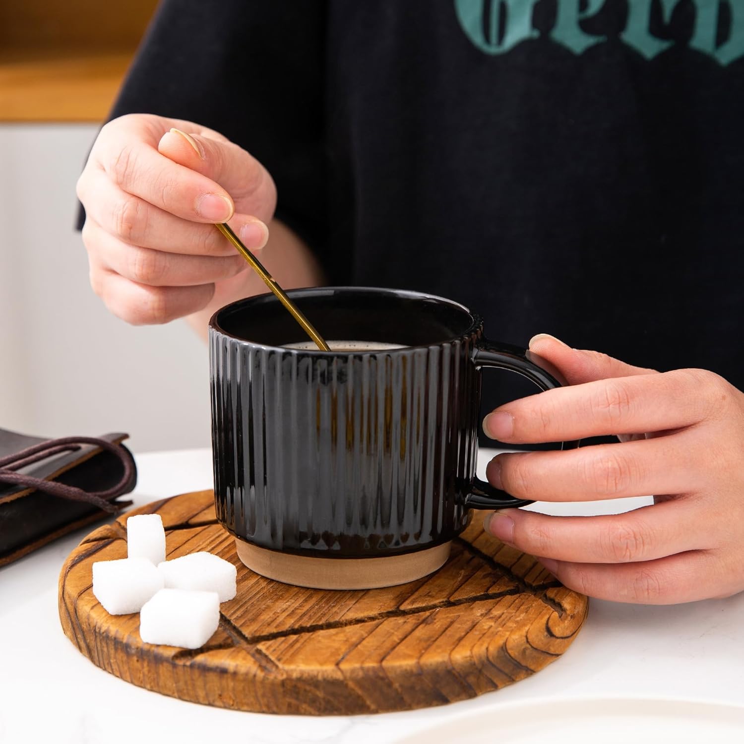 Detalle 2 de GBhome 15OZ Stackable Ceramic Coffee Mugs – Textured 4-Piece Set