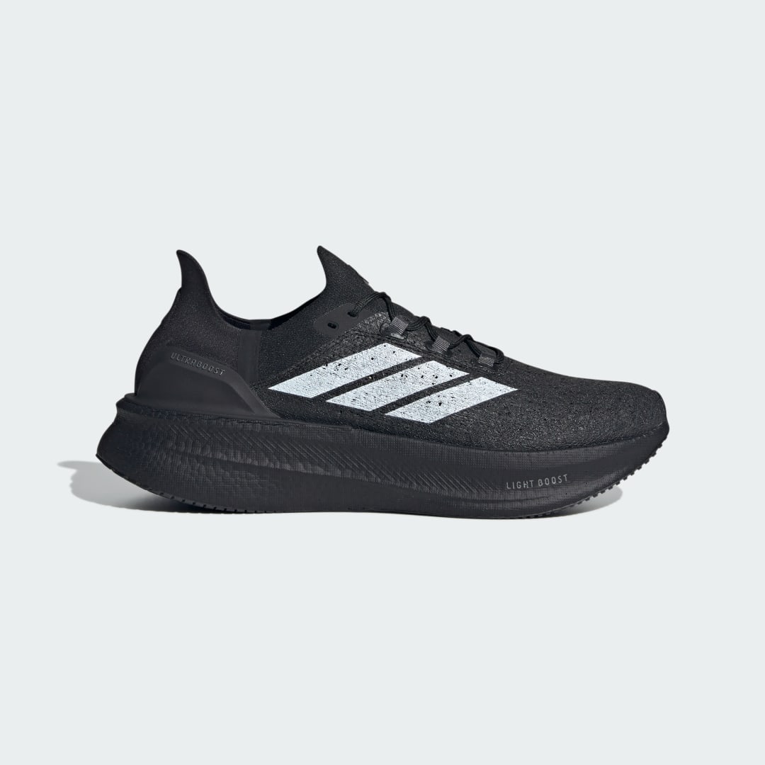 Detalle de Zapatilla Ultraboost 5 Strung en negro – Adidas