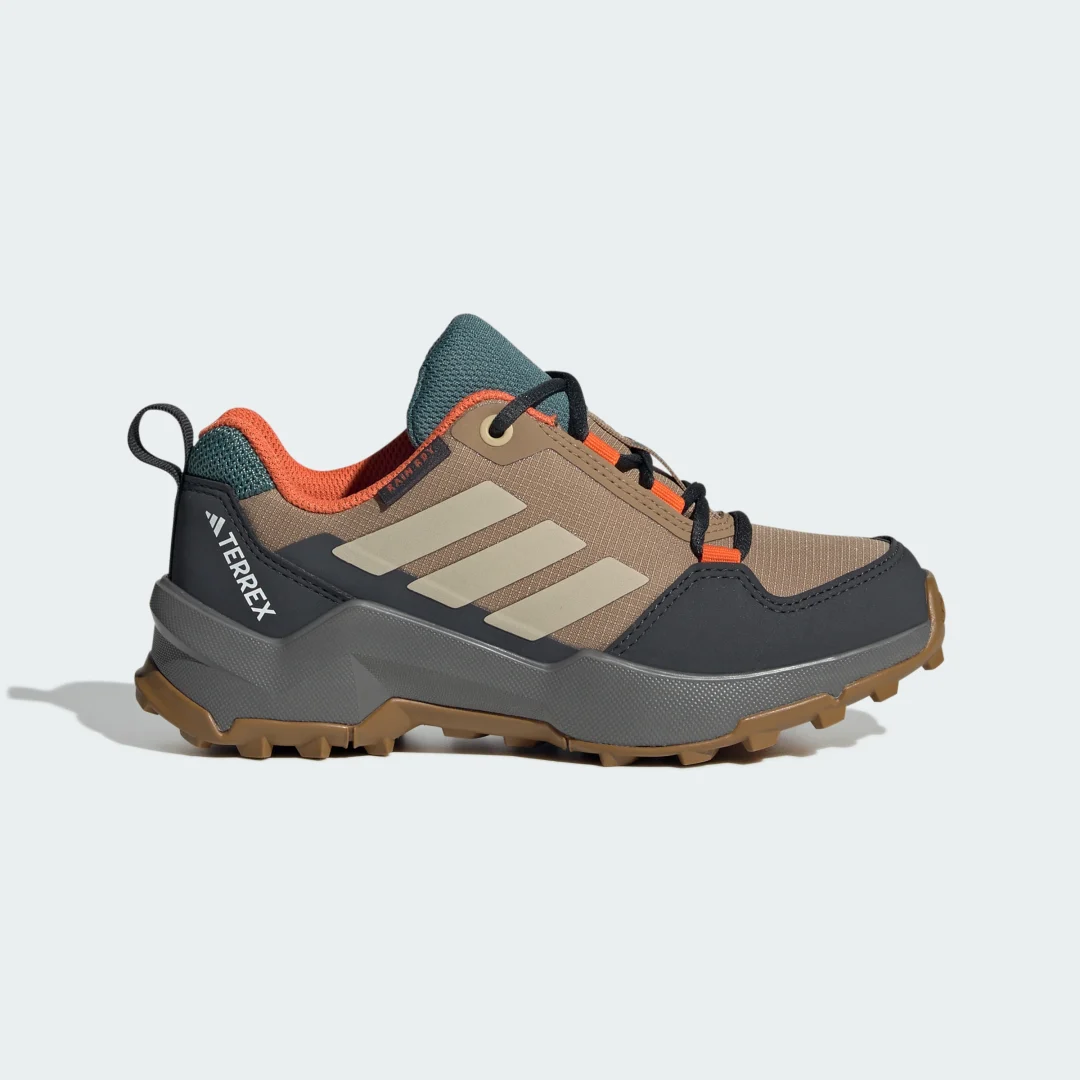 Detalle de Zapatilla Terrex AX4r Hiking de Adidas — resistencia y confort para tus rutas