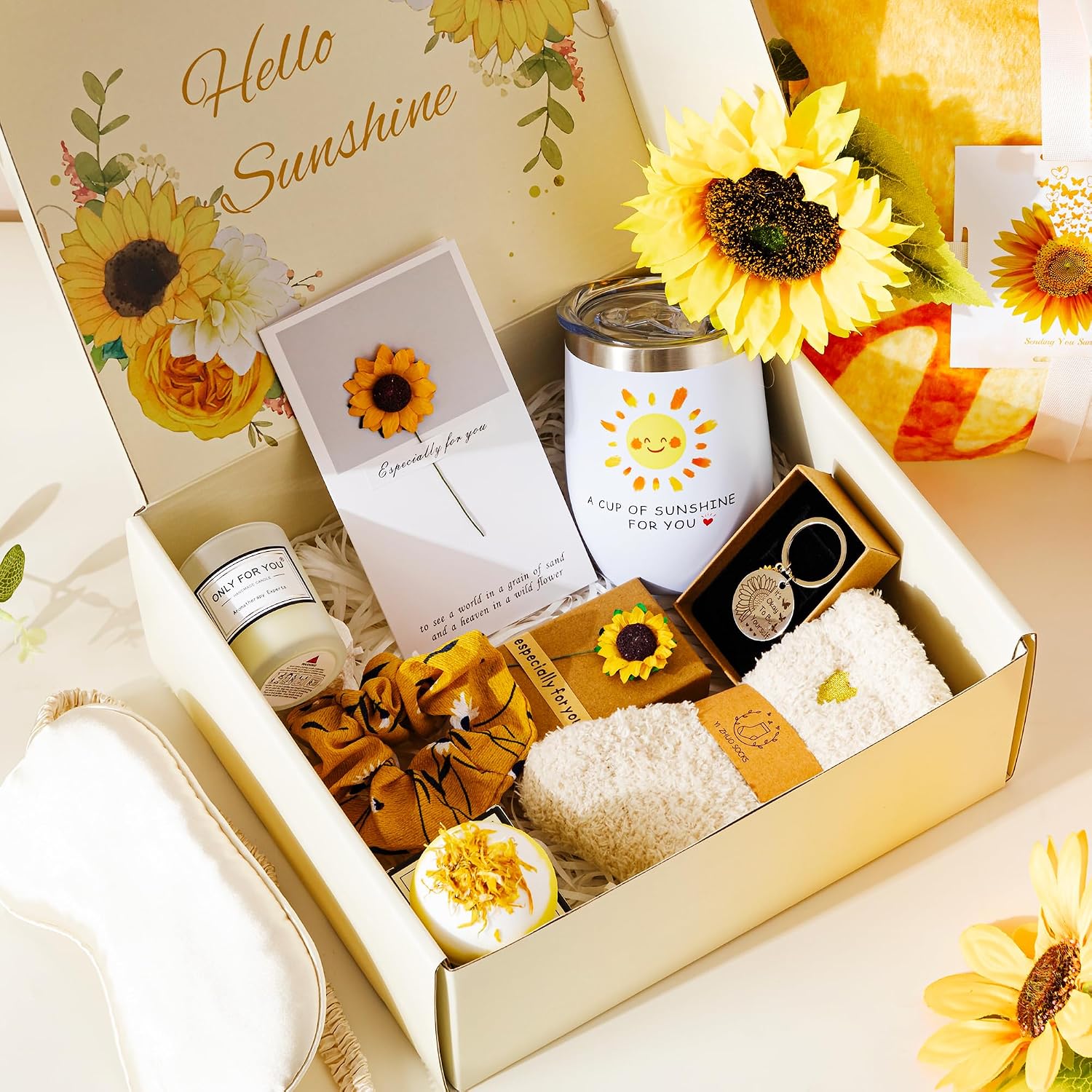 Thumbnail 1 de Pamper Gifts for Women: Sunlit Self-Care Gift Box with Luxury Throw and Spa Essentials