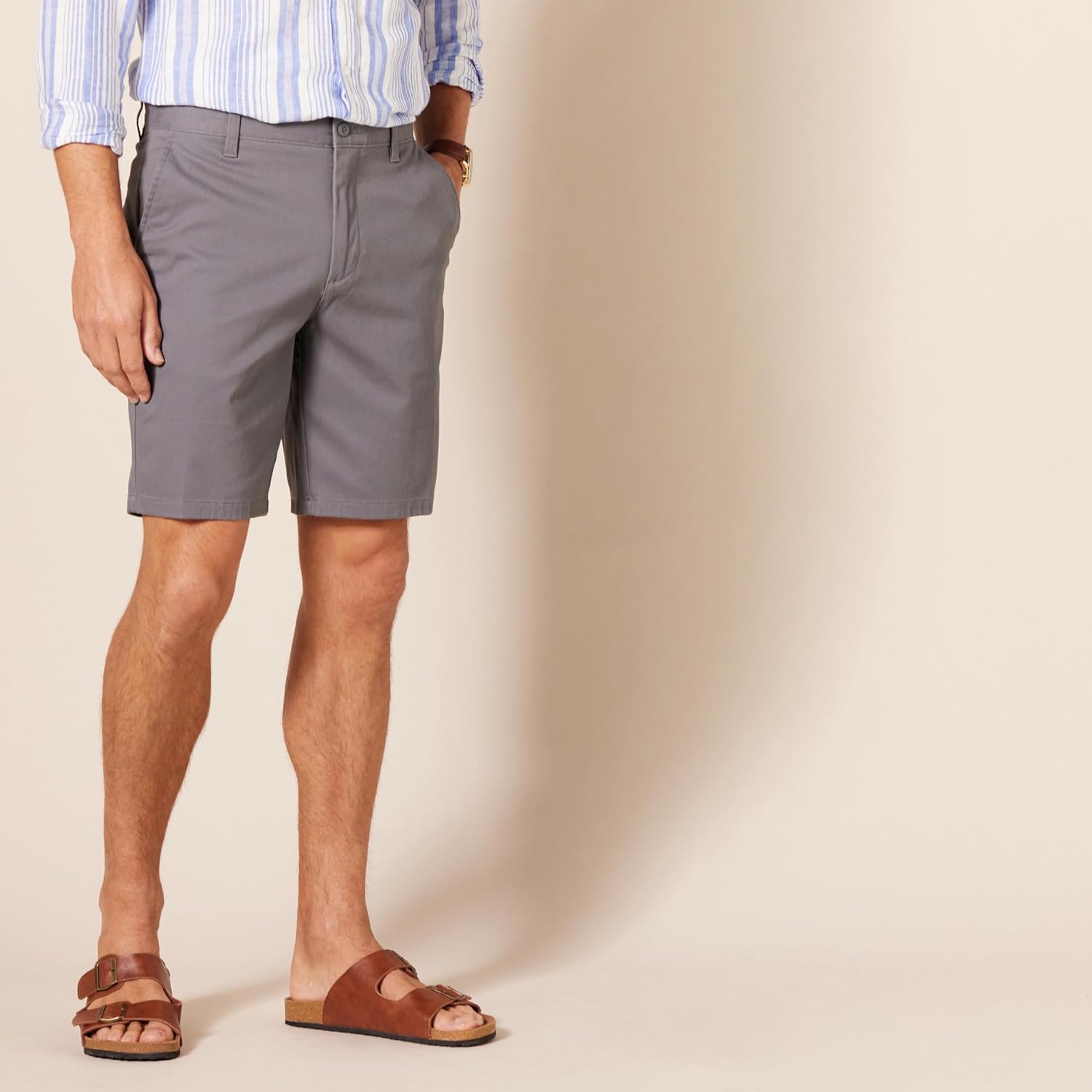 Thumbnail 2 de Amazon Essentials Men's Slim-Fit 9" (23cm) Stretch Chino Shorts