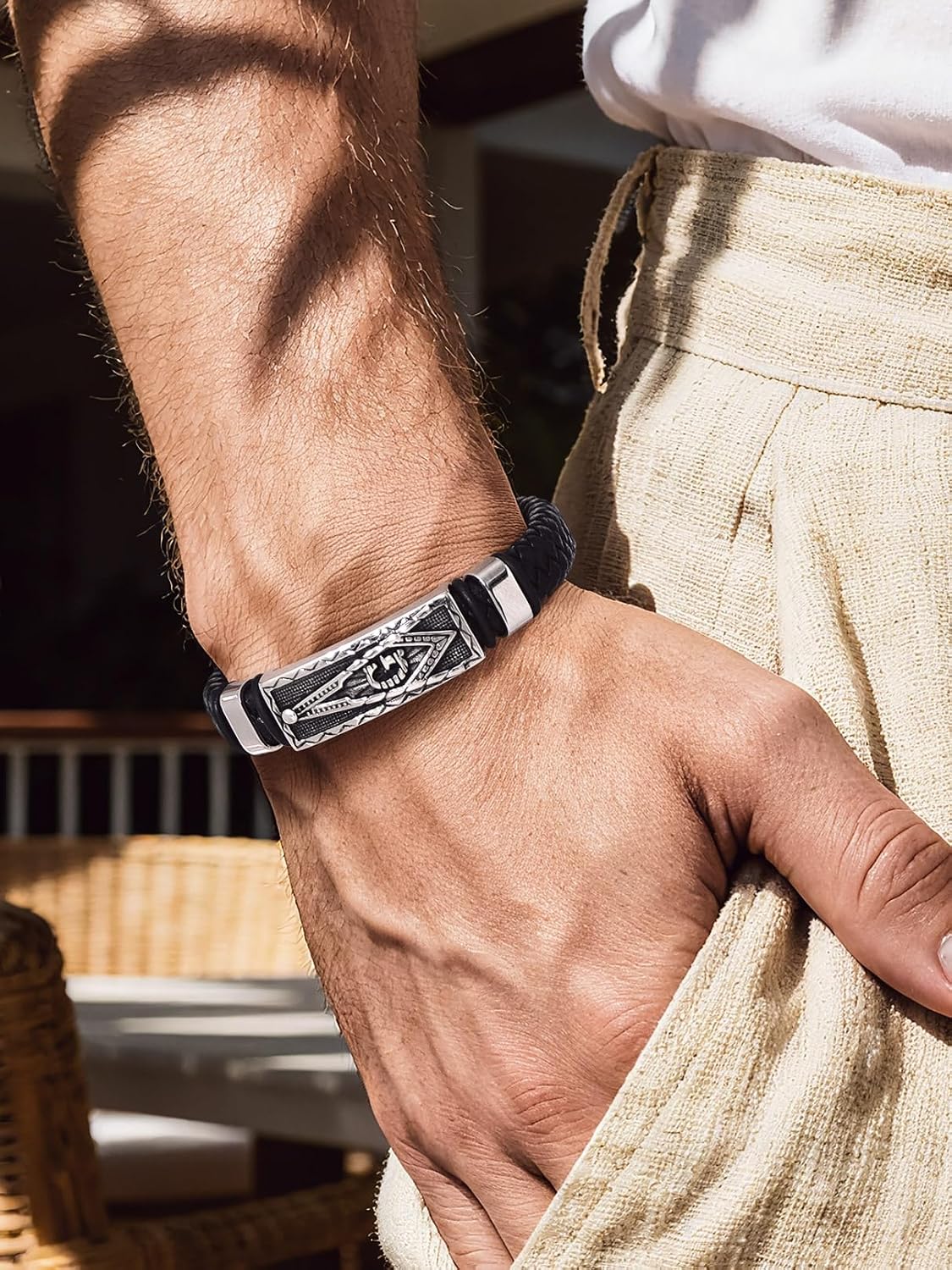 Detalle de Bandmax Herren-Lederarmband „Mjölnir/Totenkopf/Freimaurerei“ mit Magnetverschluss – personalisierbares Wikinger-Armband