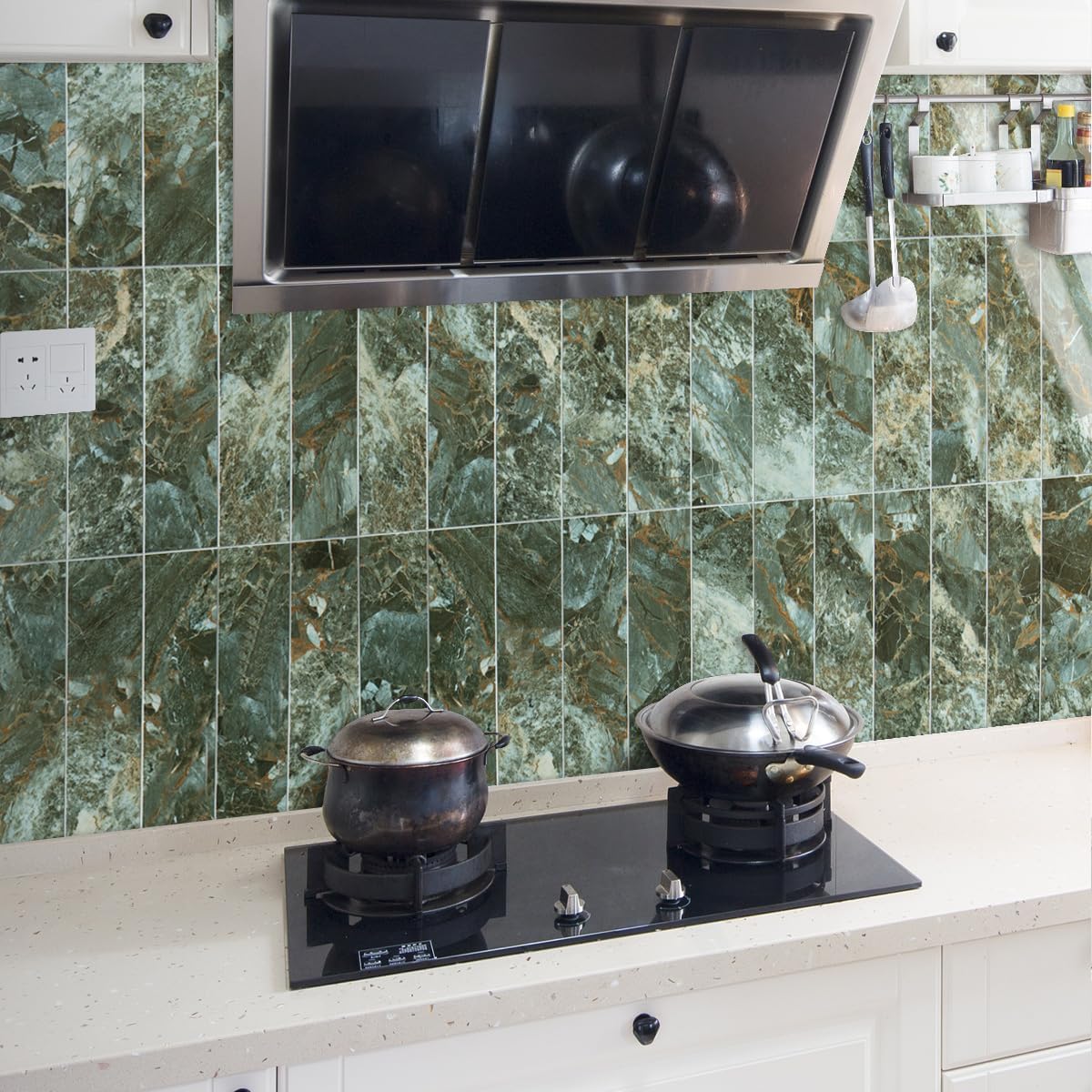 Detalle 1 de AULIGET Green Marble & Gold PVC Peel-and-Stick Backsplash Tiles, 40-Piece