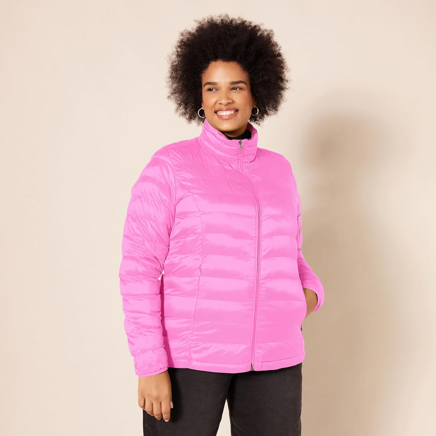 Thumbnail 4 de Amazon Essentials Women's Lightweight Water-Resistant Packable Puffer Jacket (Plus Size)