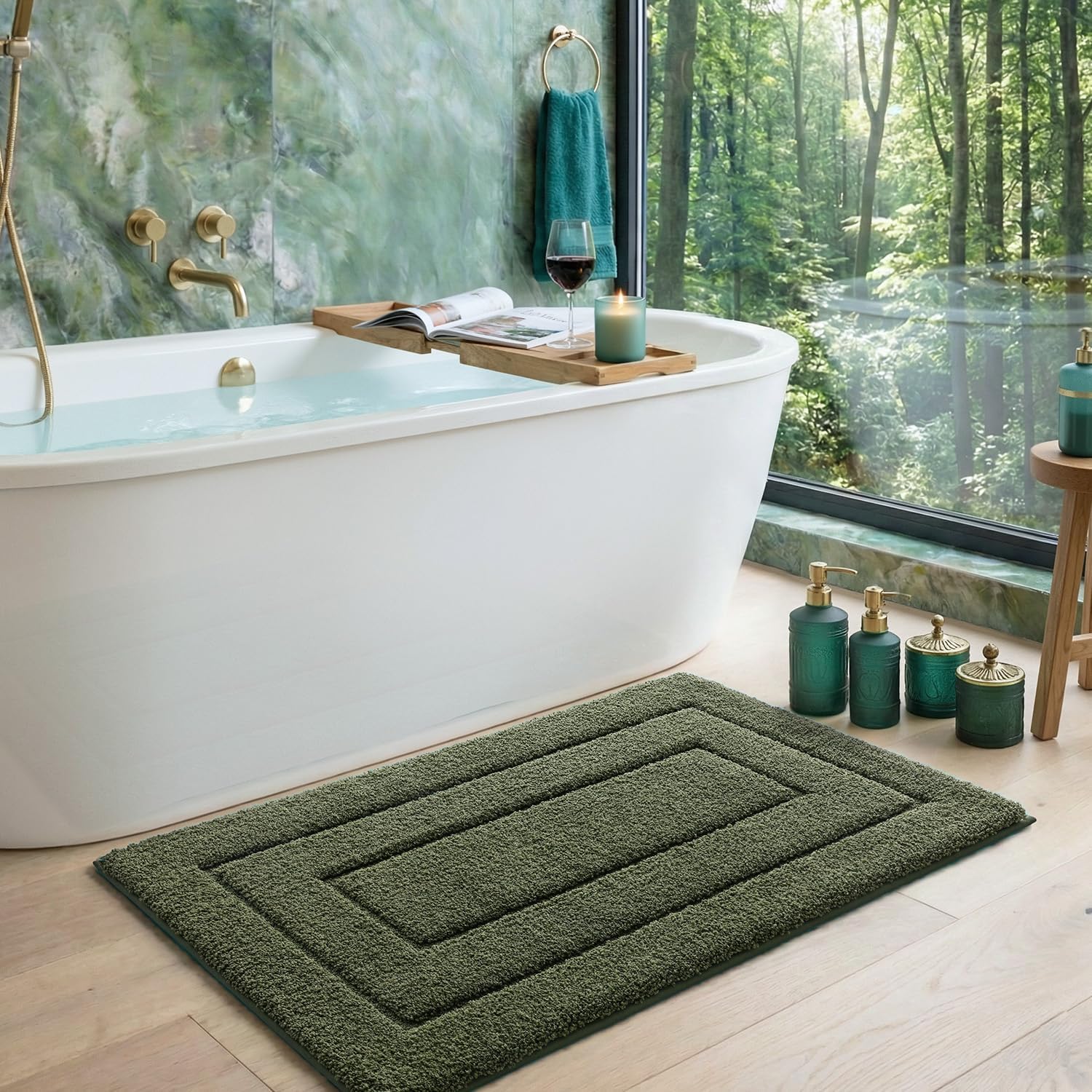 Detalle de DEXI Bath Mat 60 x 110 cm in green – extra soft, absorbent microfiber with non-slip backing