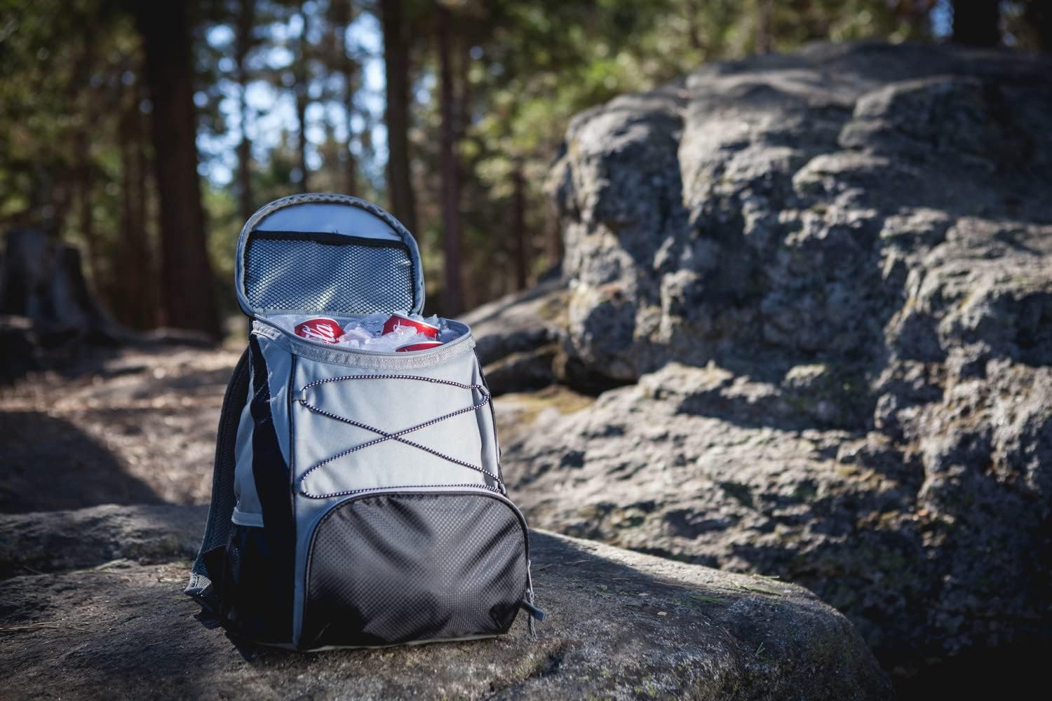 Detalle 2 de Picnic Time NCAA PTX Backpack Cooler — soft-sided insulated cooler bag for tailgates, day hikes, and beach days