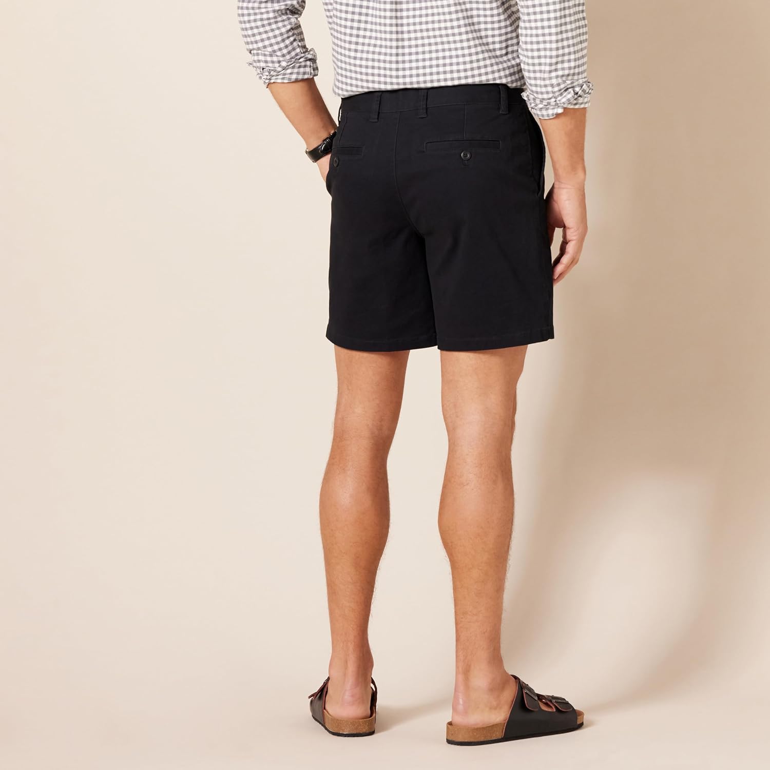 Thumbnail 1 de Amazon Essentials Men’s Slim-Fit 7" Stretch Chino Shorts, Black (32W)