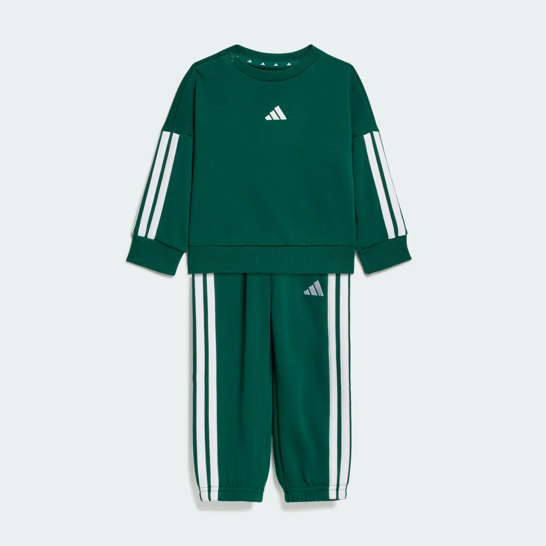 Detalle de Conjunto Essentials (Bebé) de Adidas: sudadera y pantalón en verde