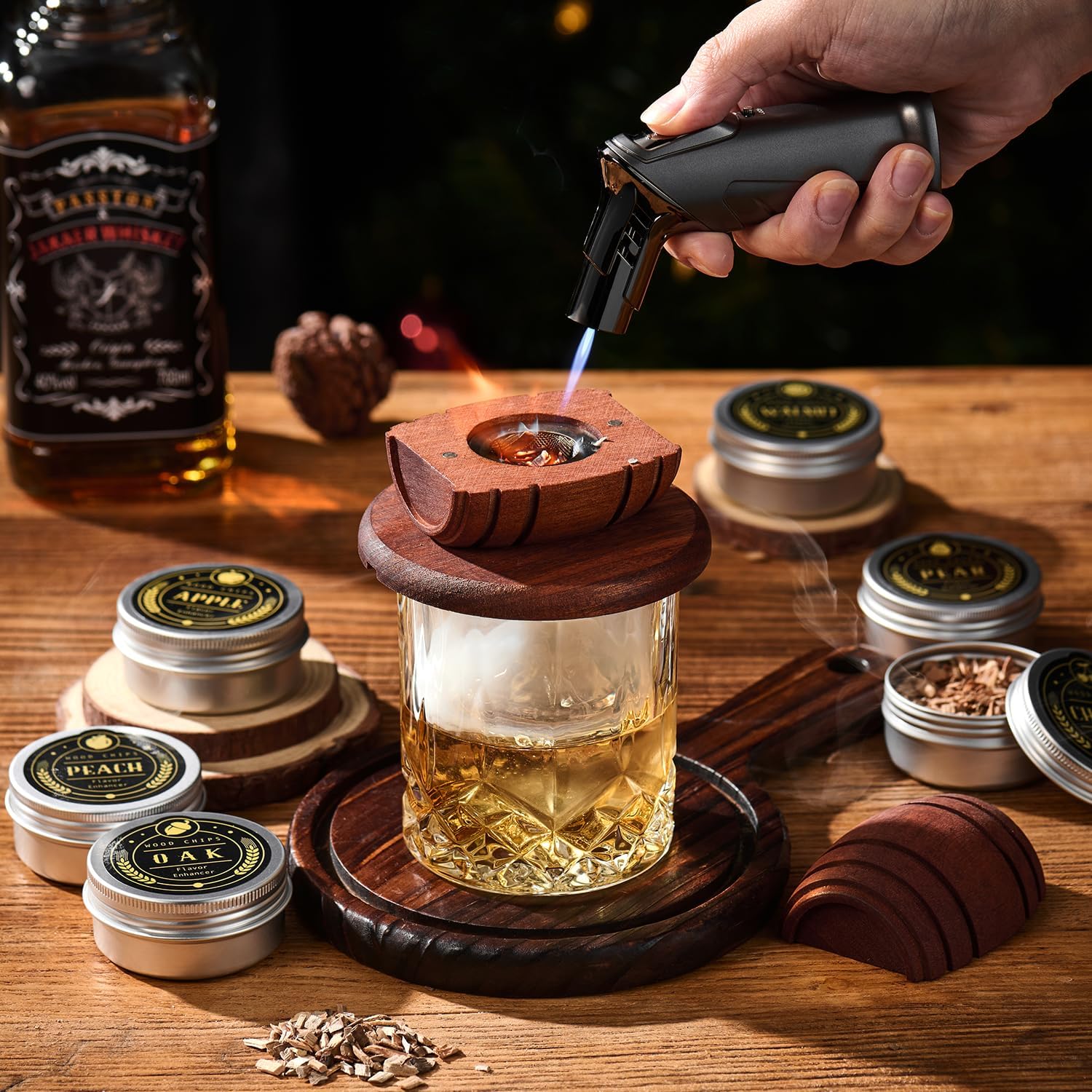 Detalle 2 de ComboJoy Whiskey Smoker Kit mit Torch, 6 Holzchips-Sorten, 2 Gläsern und 2 Ice-Ball-Formen (ohne Butan)