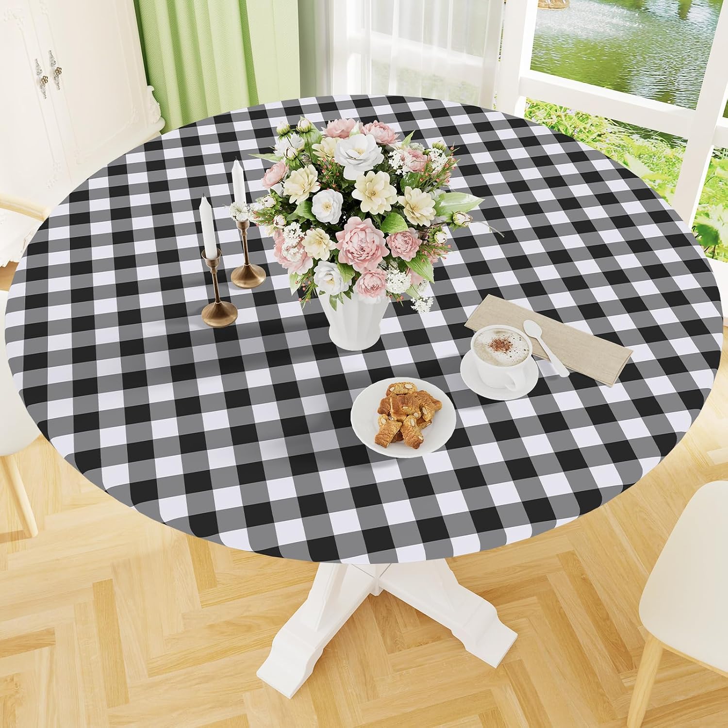 Detalle de Smiry Round Picnic Tablecloth (Elastic Fitted, Waterproof Vinyl) for 36"–44" Tables in Black & White Buffalo Plaid