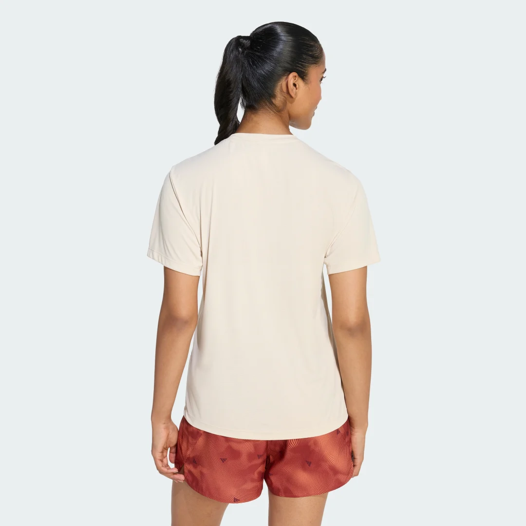 Detalle 2 de adi365 Running Essentials Brand Love T-shirt de Adidas – sinopsis y guía de compra