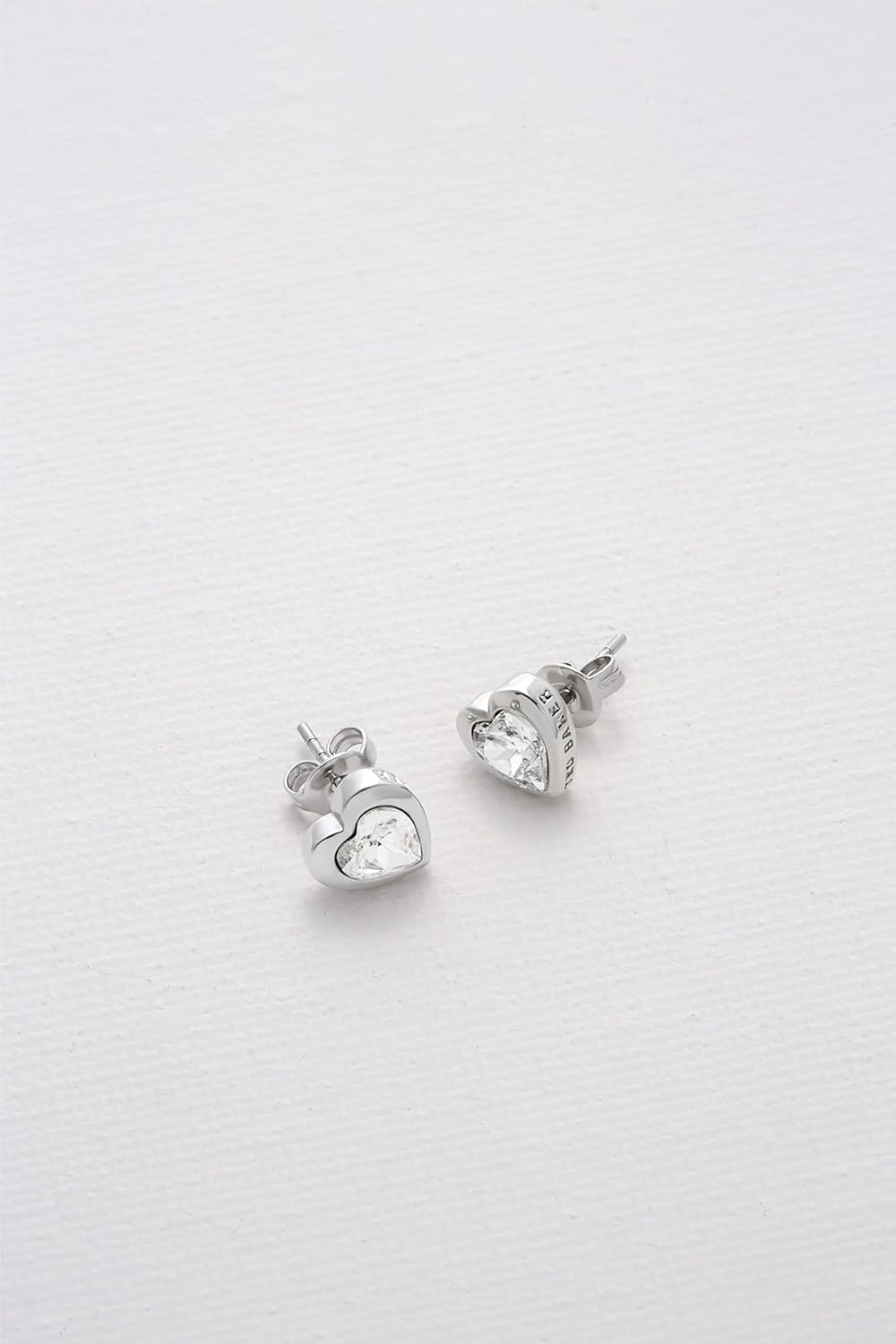 Detalle 2 de Ted Baker Han Crystal Heart Stud Earrings 💍