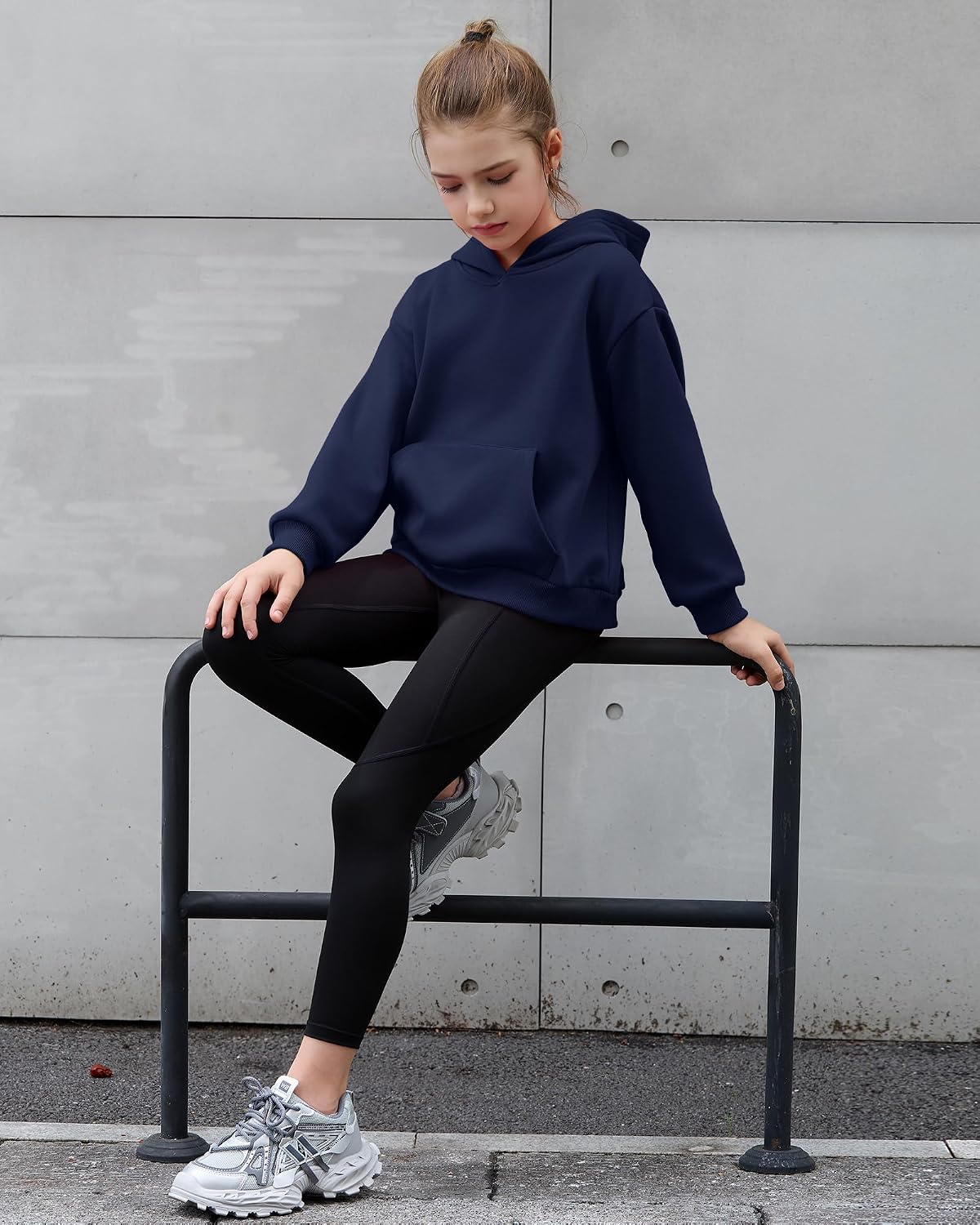Detalle 1 de Hvididan Girls' Hoodie, Fleece-Lined
